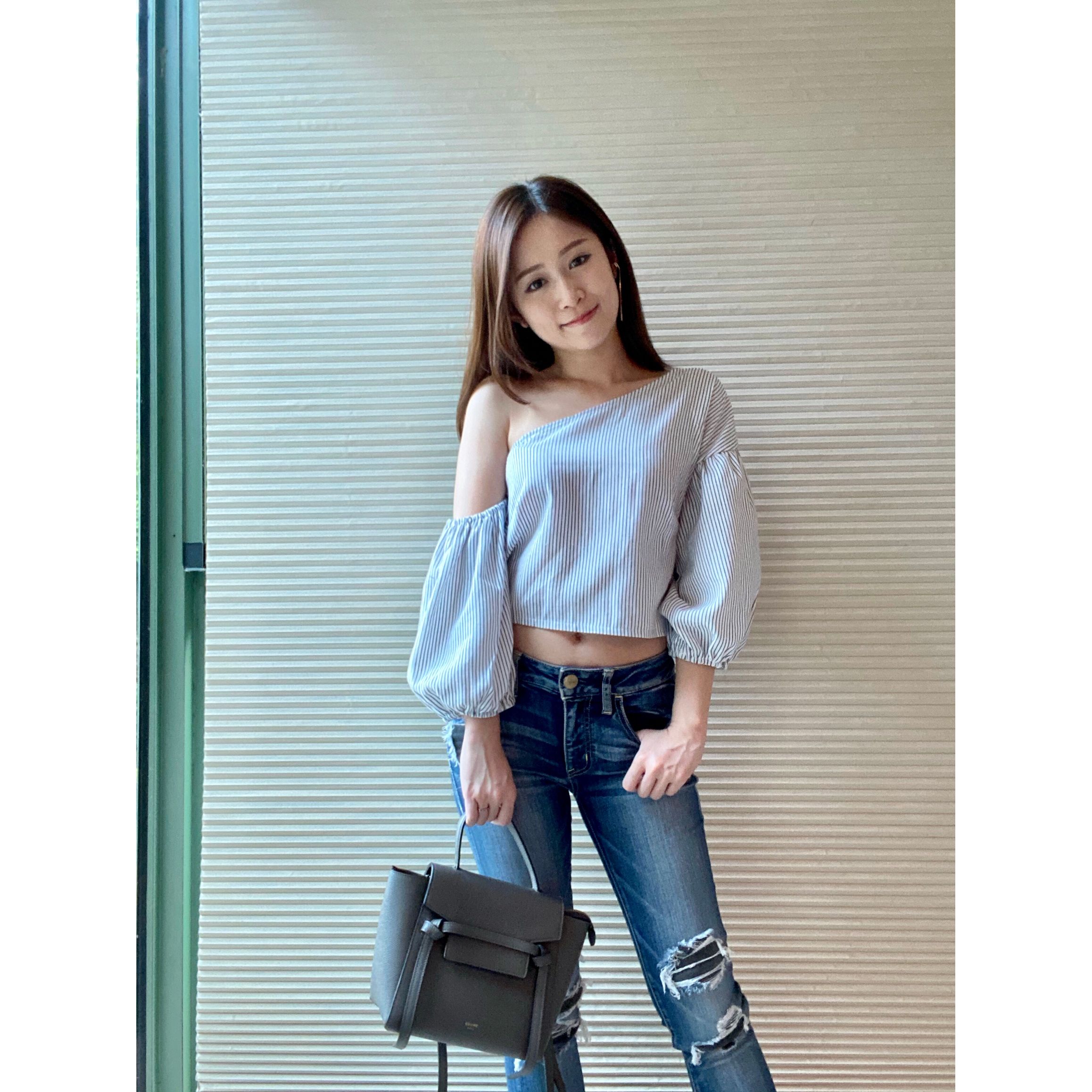 泡泡袖子斜肩條紋上衣(KR)[白底間條]359937