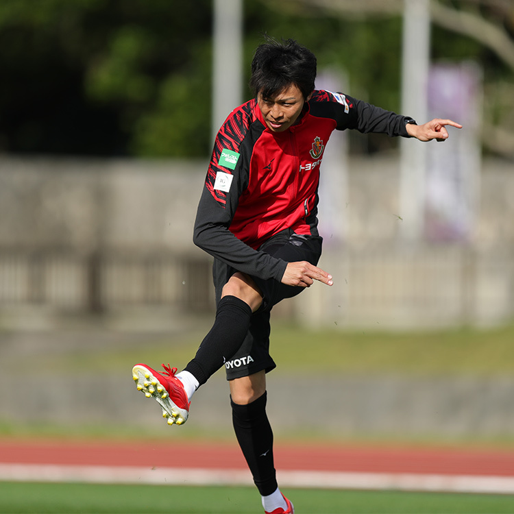 完売品！名古屋グランパス 選手 移動着 - ウェア