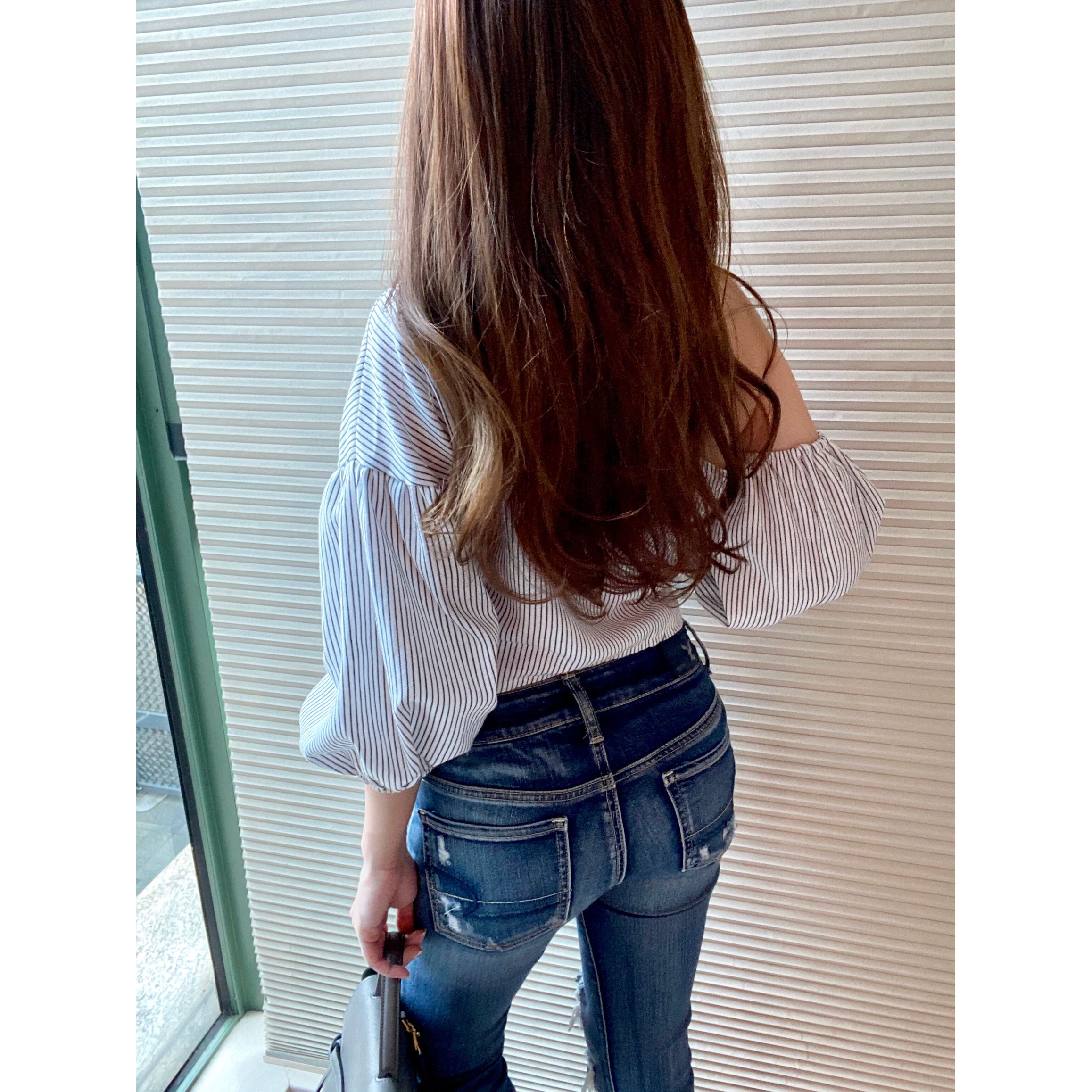 泡泡袖子斜肩條紋上衣(KR)[白底間條]359937