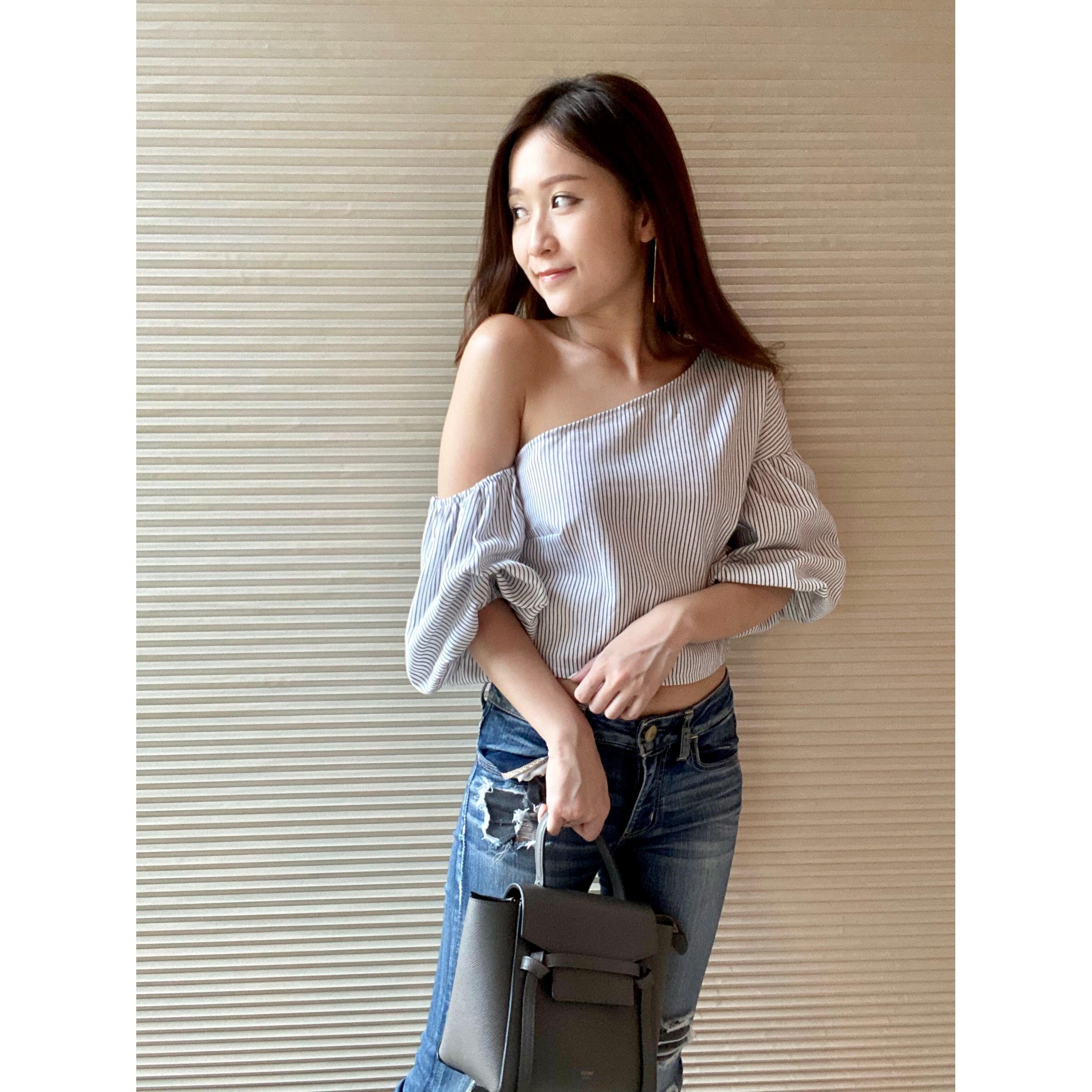 泡泡袖子斜肩條紋上衣(KR)[白底間條]359937