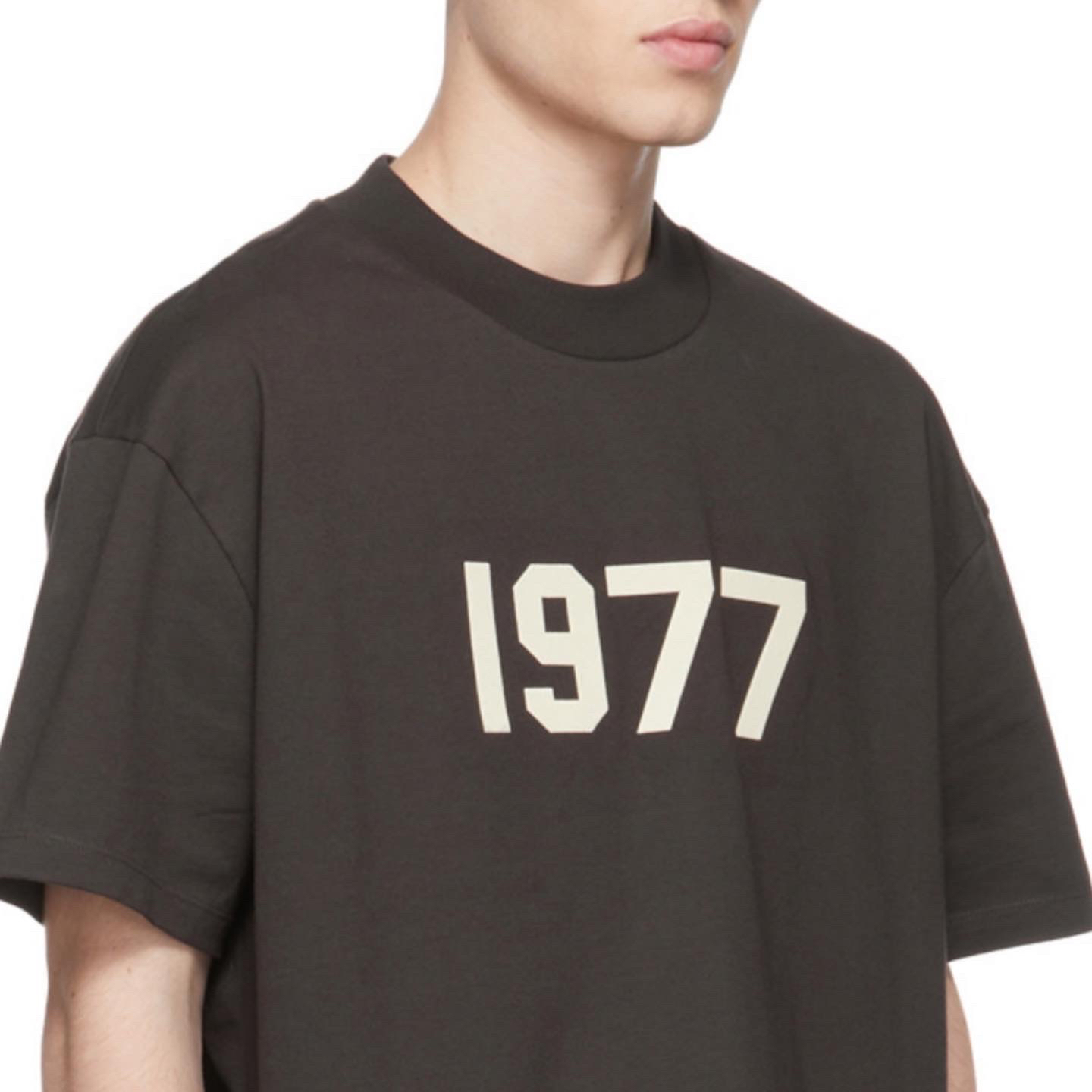 【4色】Fear Of God Essentials 第八季複線高街寬鬆休閒1977植絨印花連帽衛衣 - FOG ESSENTIALS  代購|台灣|門市|衣服-FEAR OF GOD ESSENTIALS TAIWAN 官網