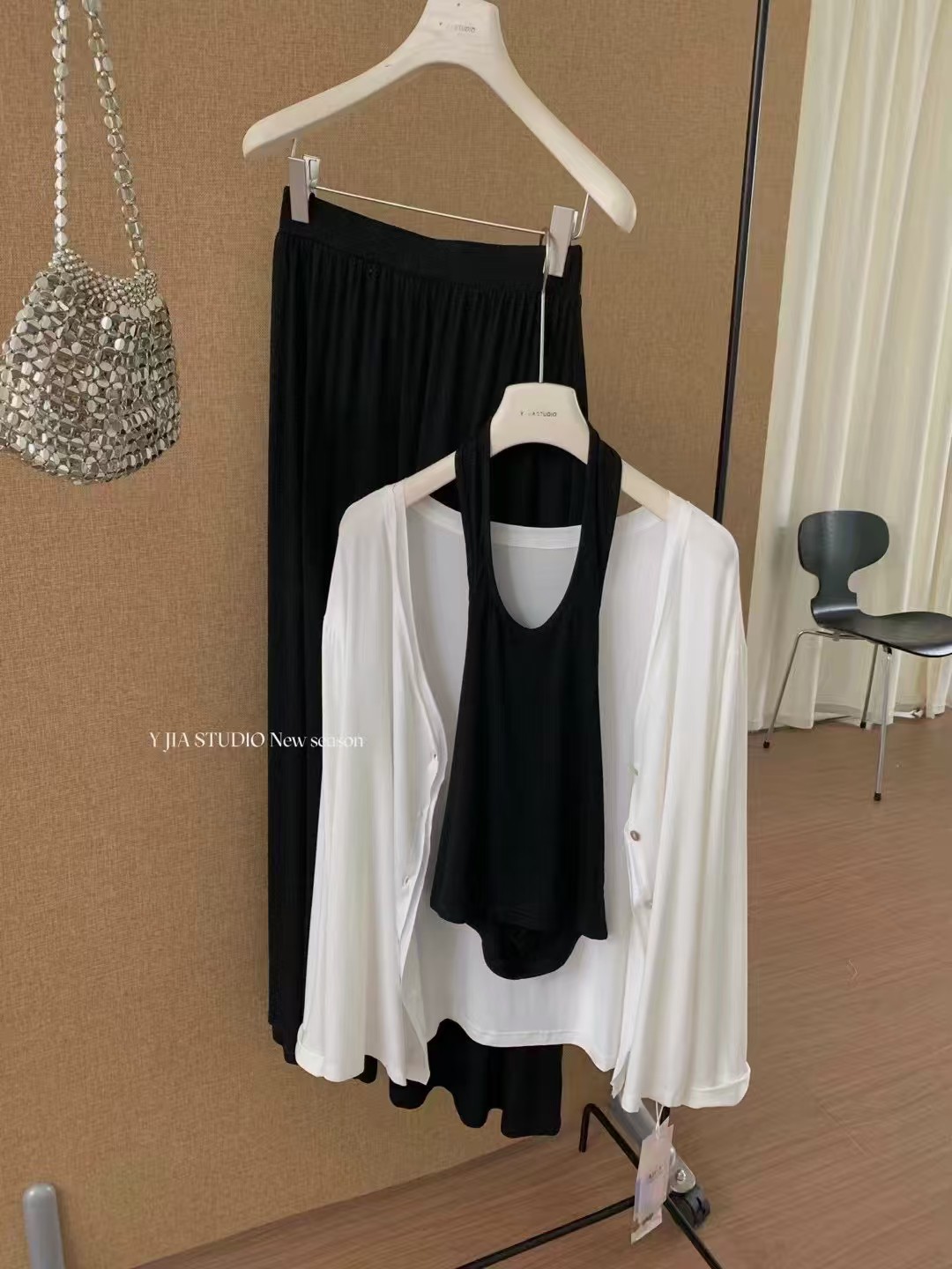 4373 气质慵懒挂脖套装三件套