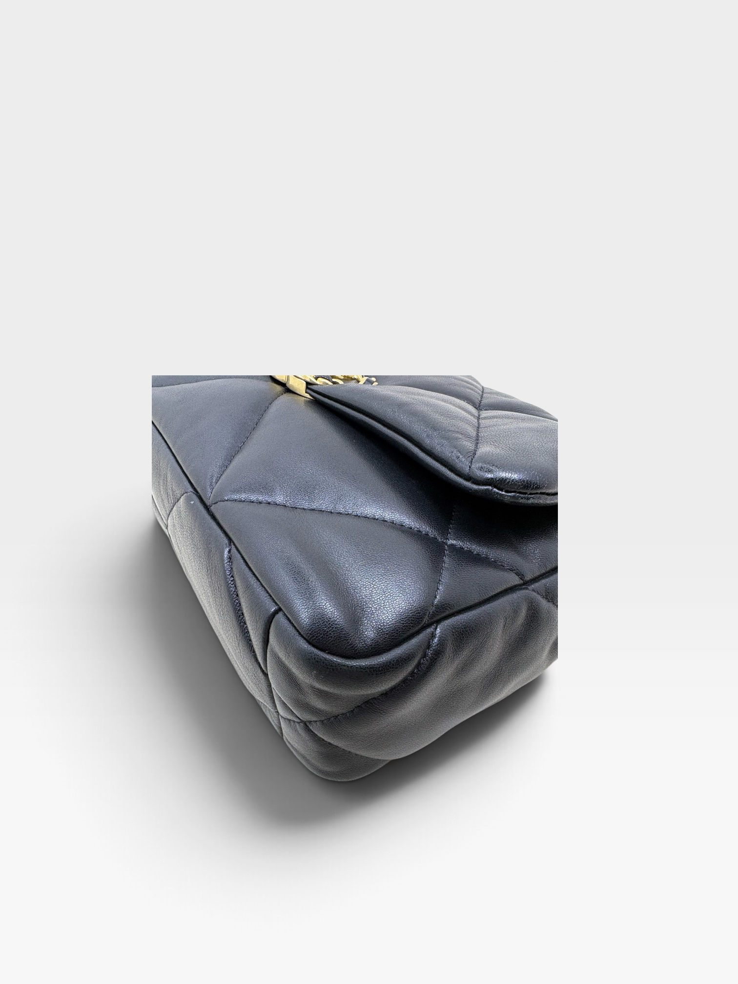Pre-Owned CHANEL C19 Bag / Product Code: K093006