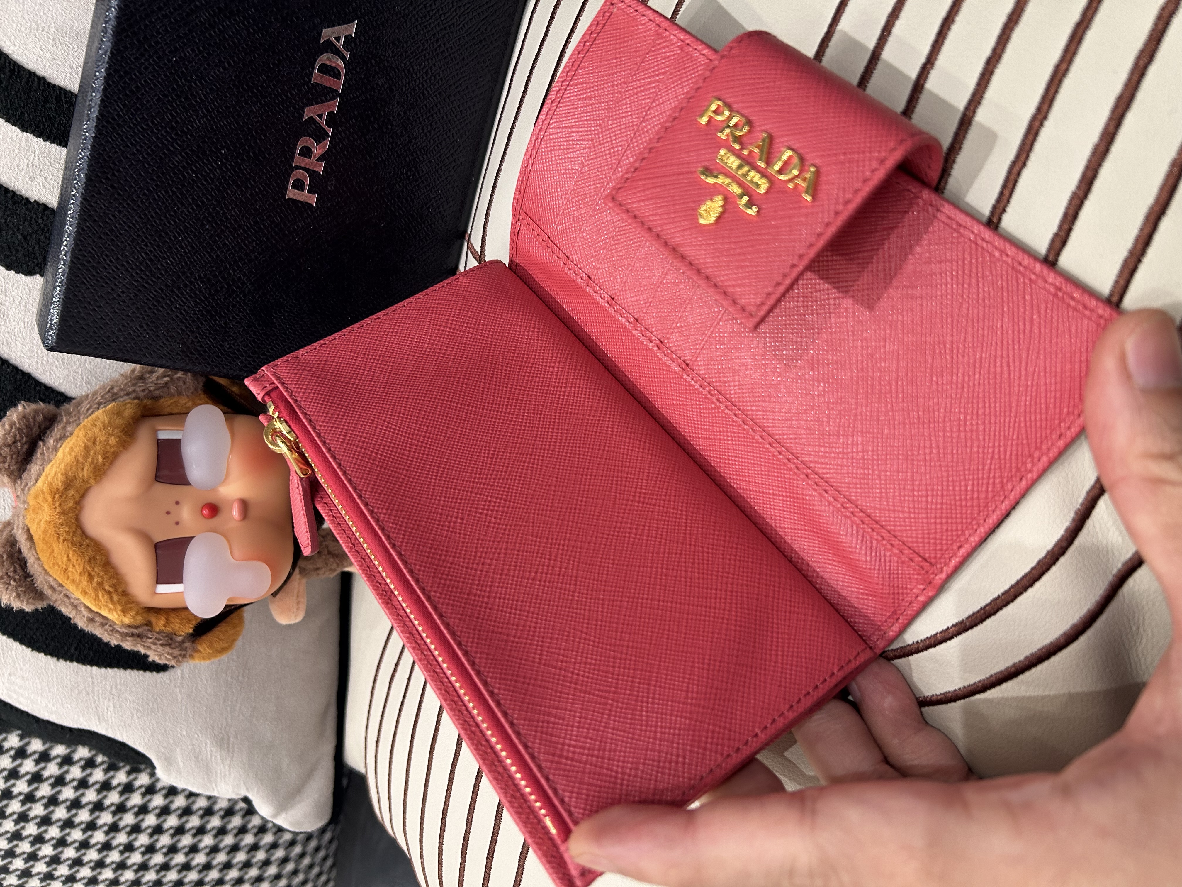 未使用品 Prada wallet 牛皮金扣 100%Authentic,unused  ✅box