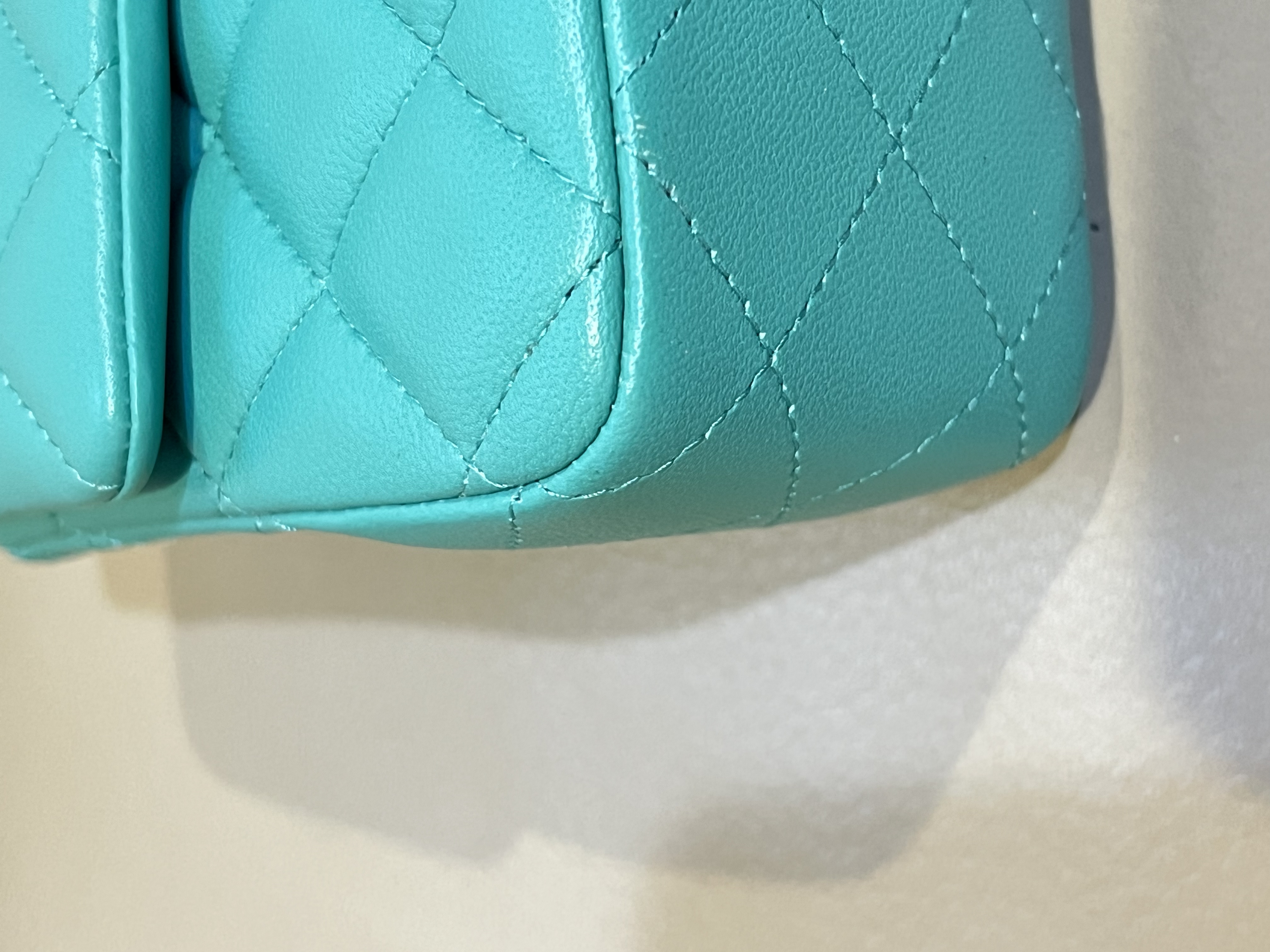 Pre-Owned CHANEL Classic Mini Flap Bag / Product Code: 26041658