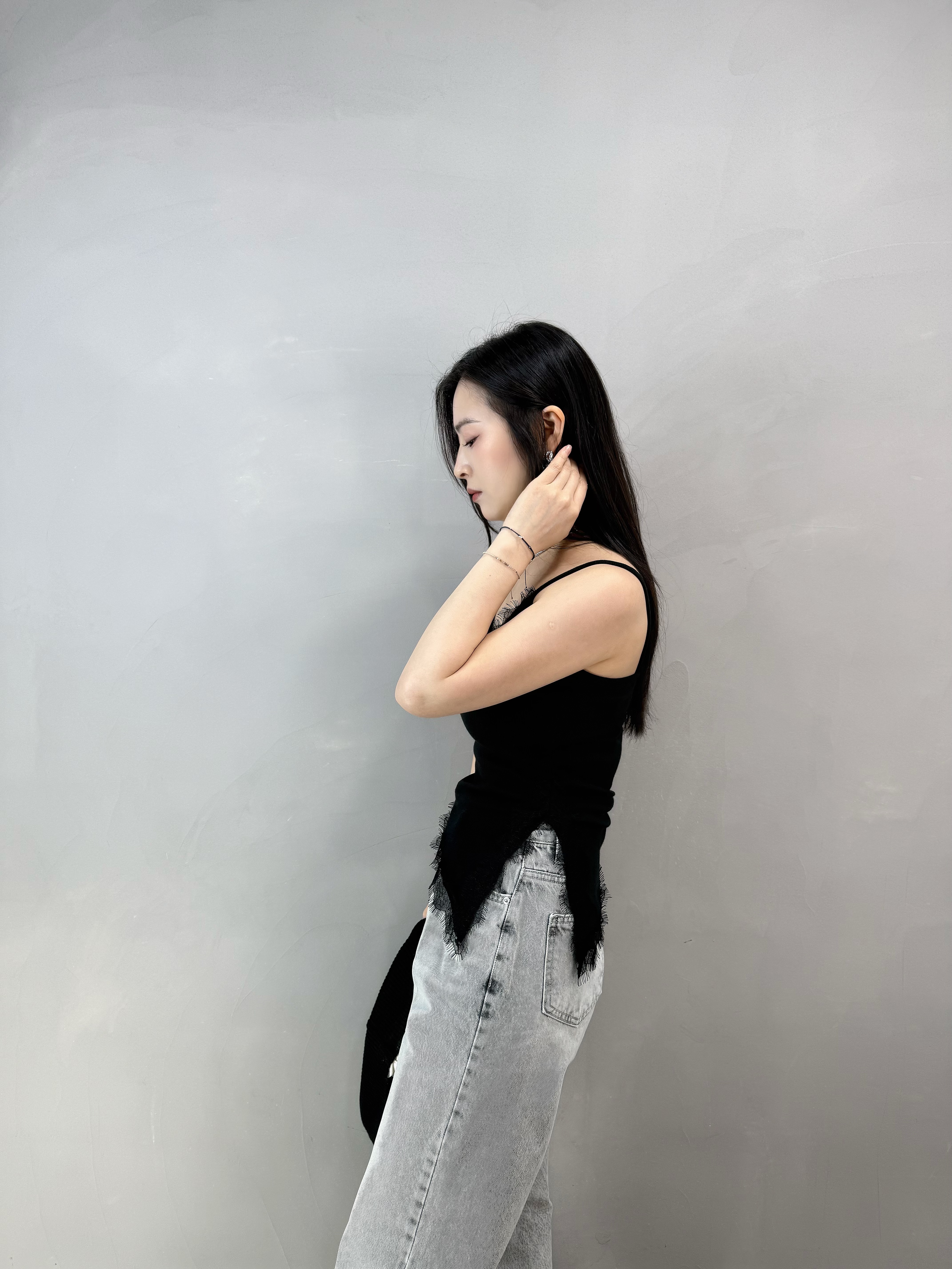 I63 斜Cut開叉Lace背心