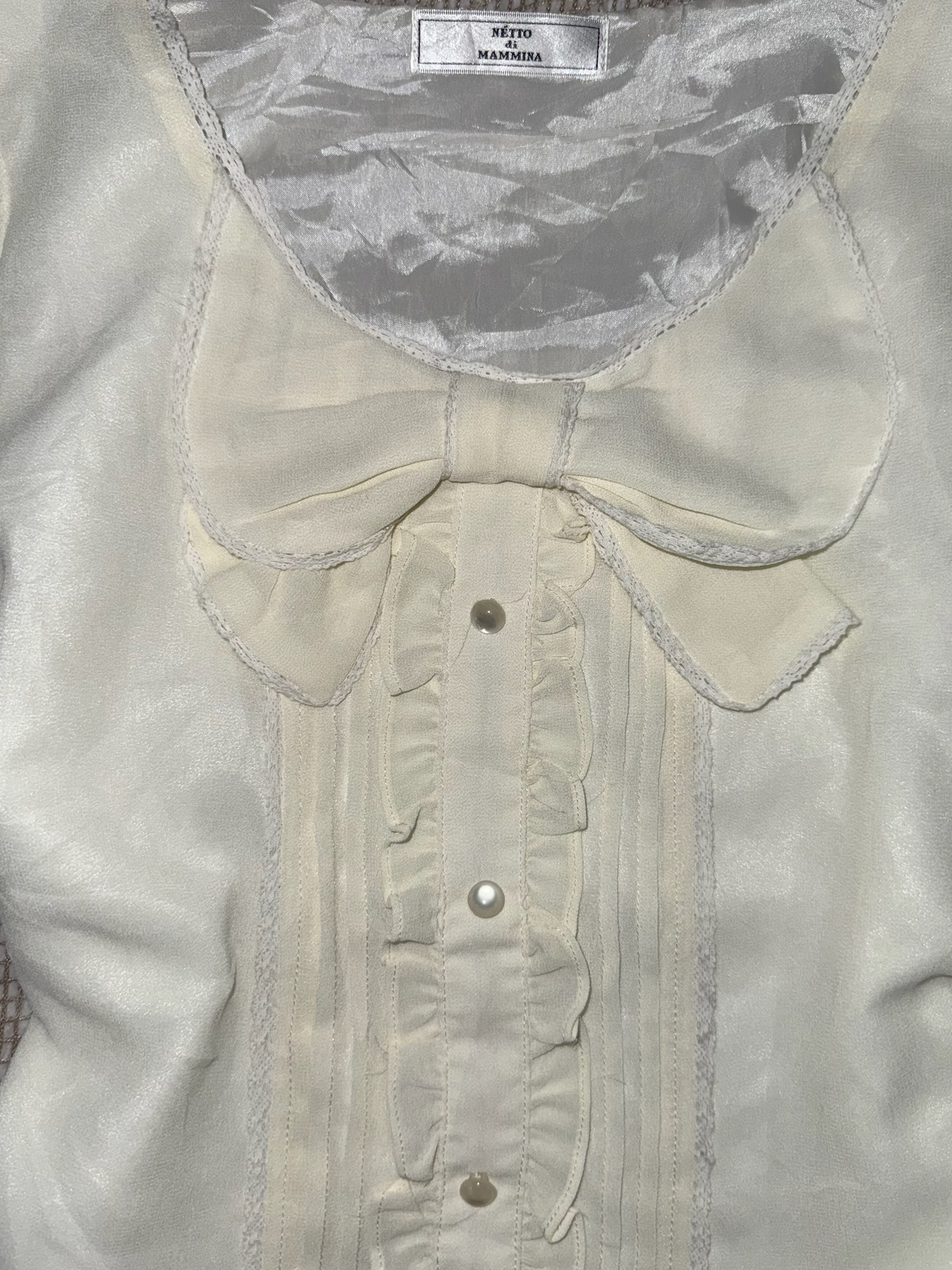 Tetto di Mammisa Cream Blouse with Oversized Bow