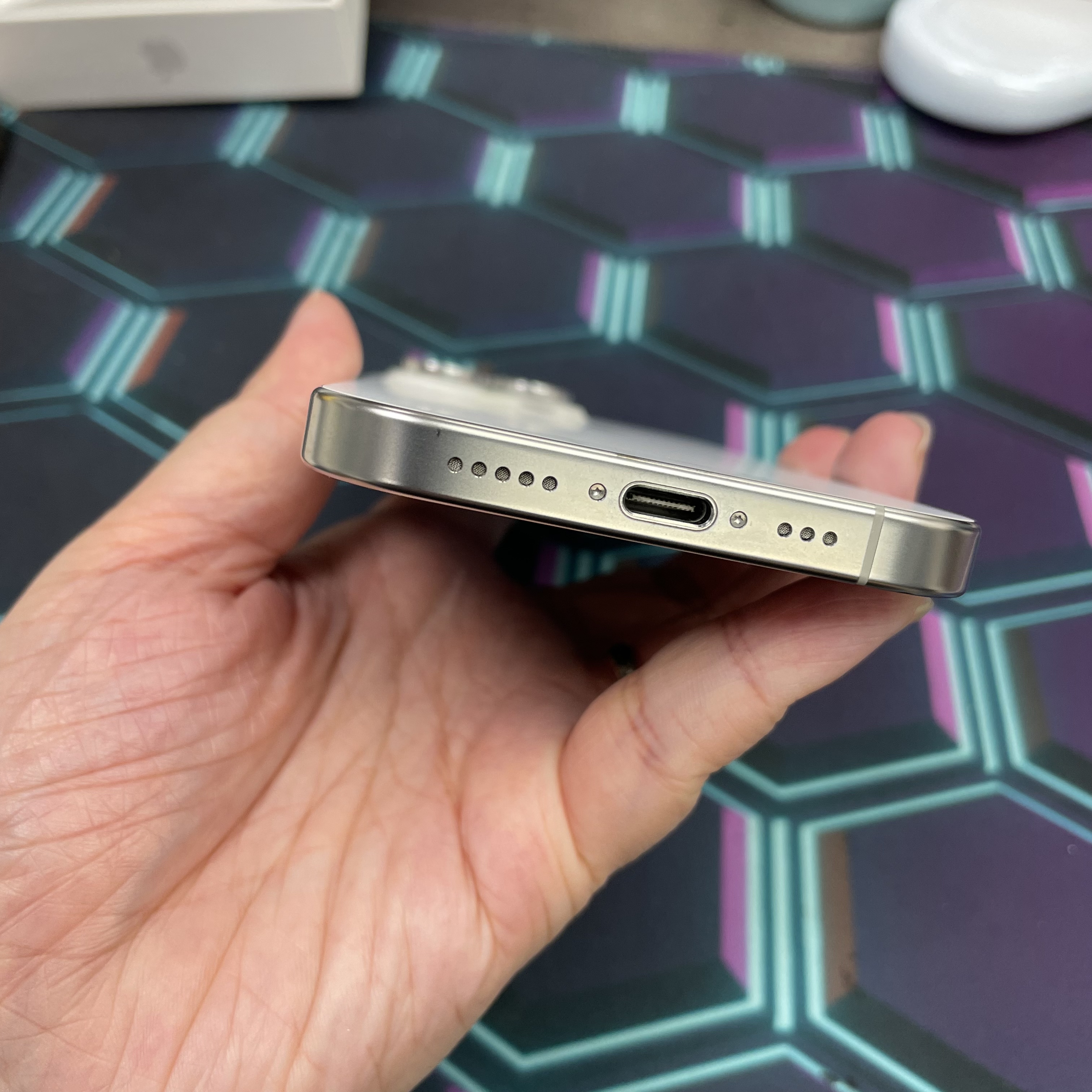 *8375 16 pro 完美機 1TB 電87 白色 white