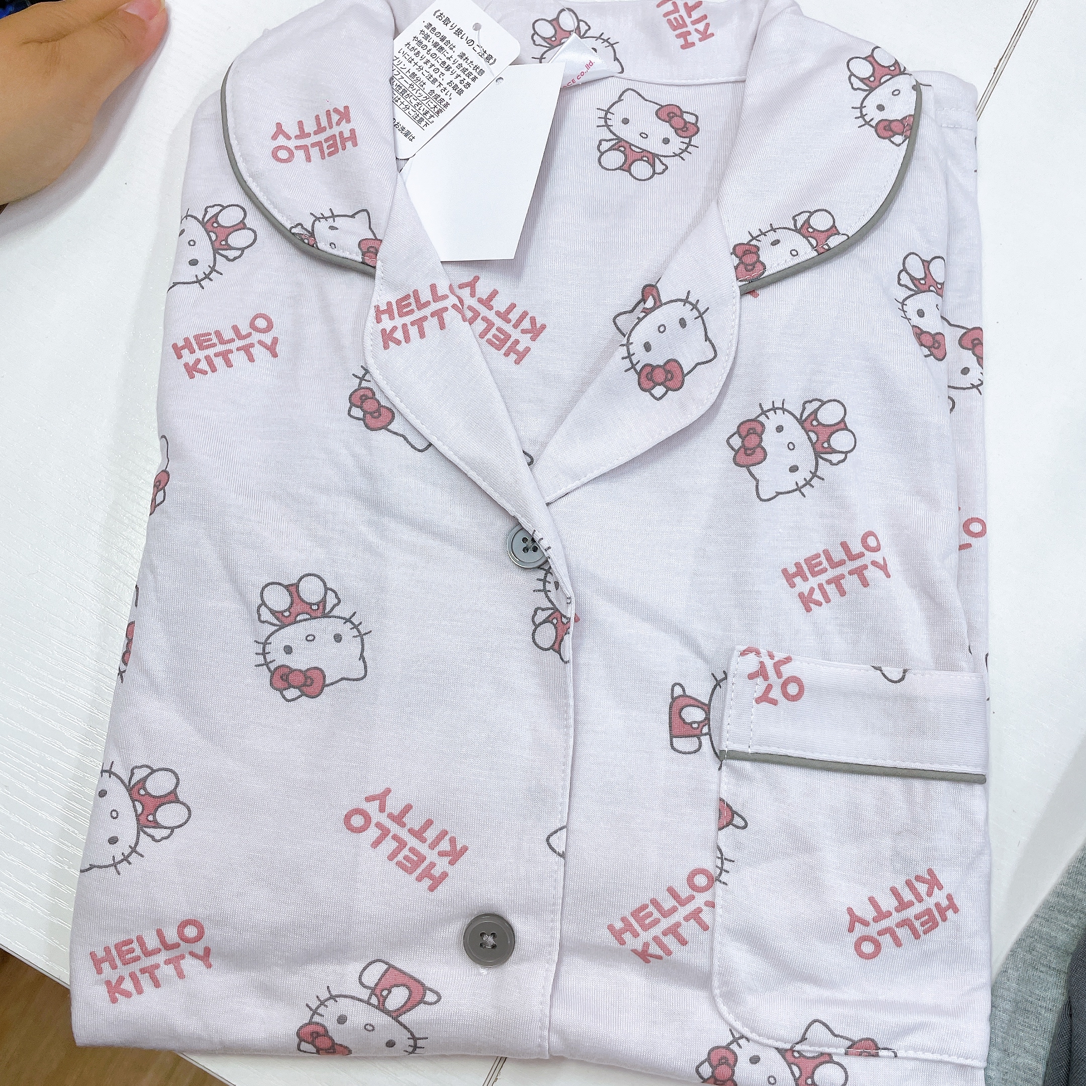 日本直送新款Sanrio Hello Kitty 短袖睡衣 ccc