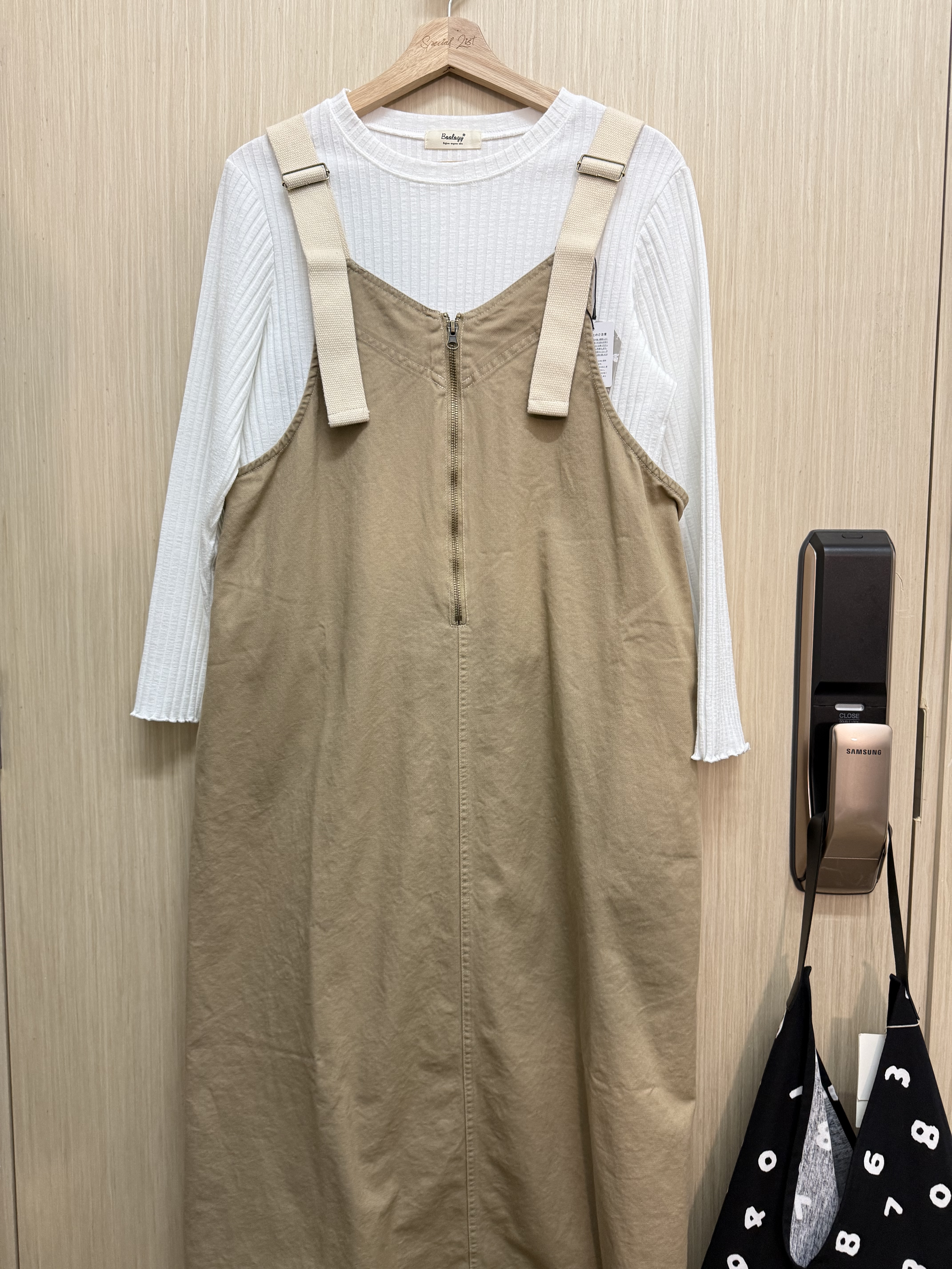 撞色肩帶工人裙(卡其𝐱米白)