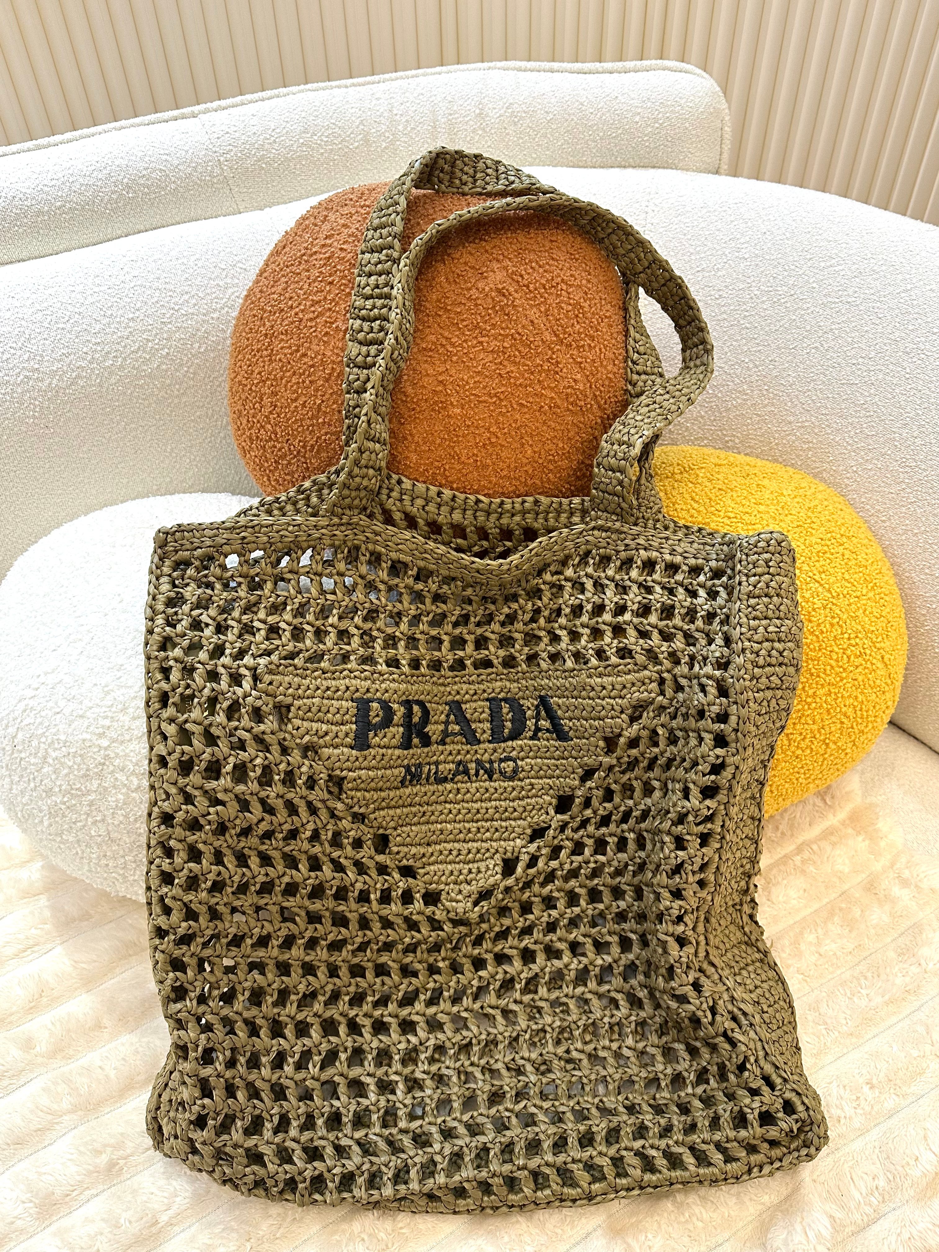 Pre-owned Prada Tote / Product Code: 24122004