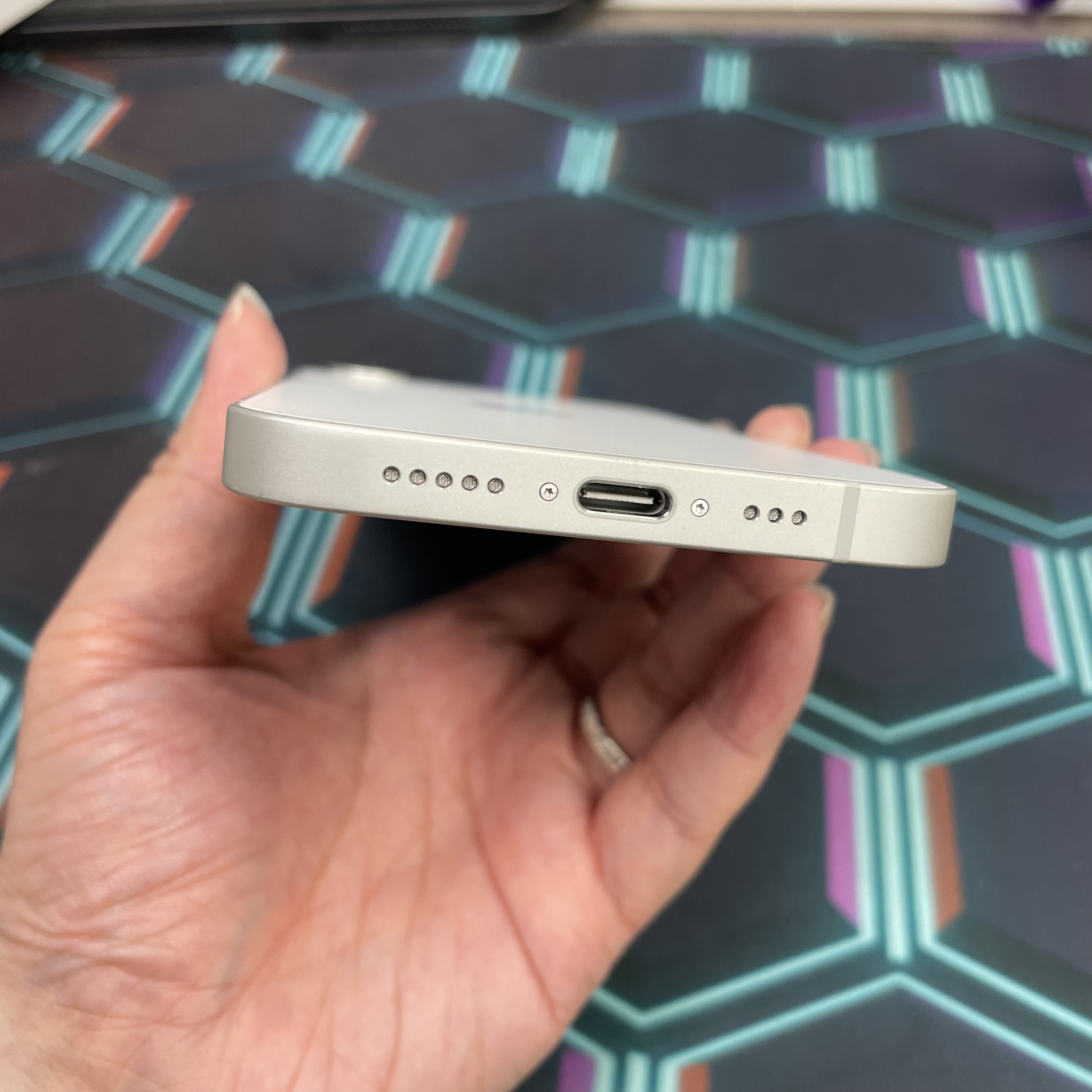 *8126 17e 未使用品 256GB 電100 白色 white