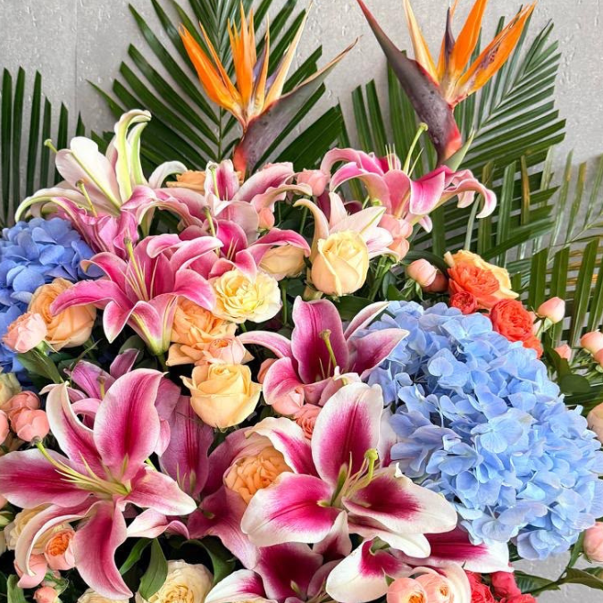 🎉【開張花籃】藍繡球紅百合天堂鳥開業賀籃