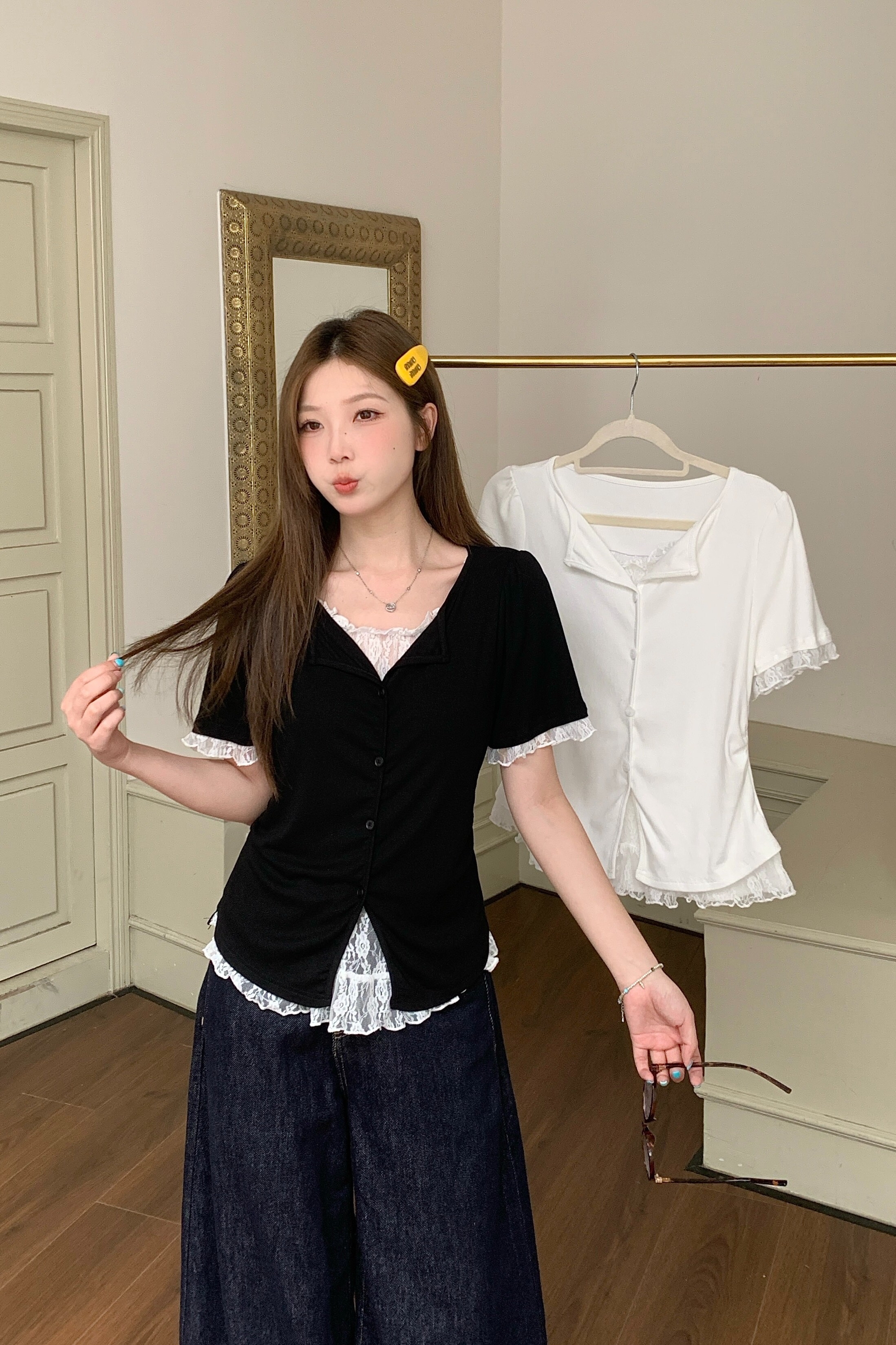 B155(64581) 韩系甜美风假两件拼接里白蕾丝透黑白上衣