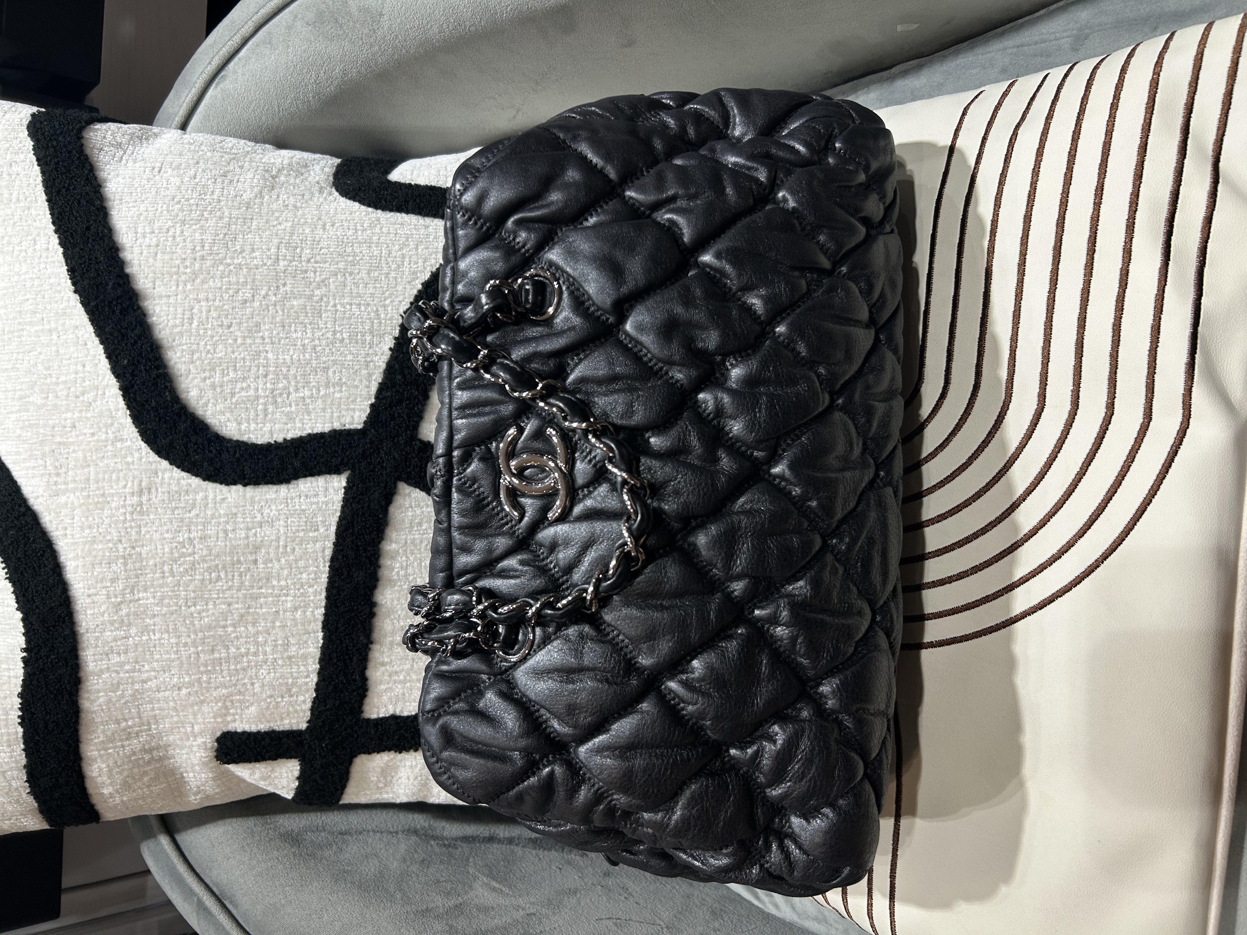 Chanel Calfskin Bubble Shoulder Bag Black 100%Authentic, 90%New ☑️12Card☑️Dust bag