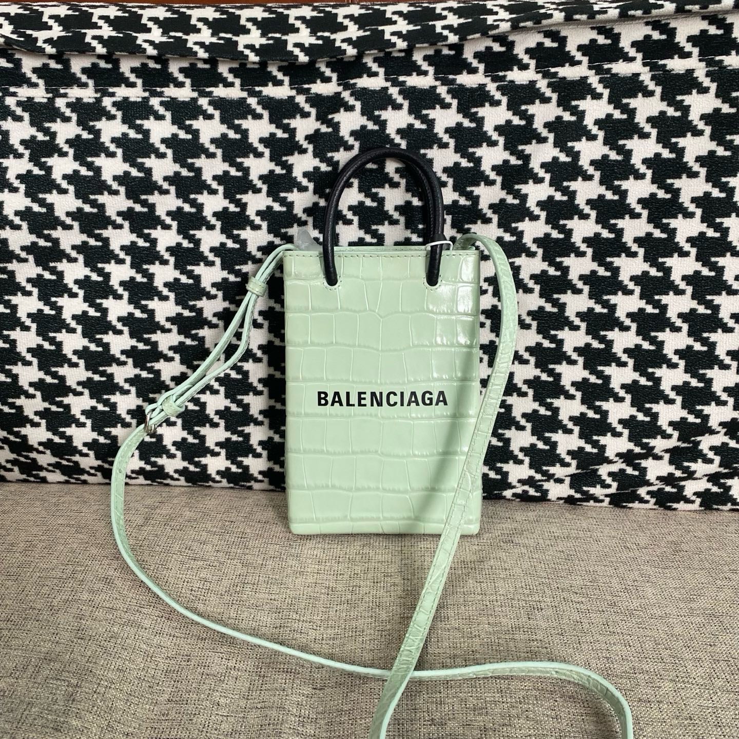 【預訂貨品】巴黎世家薄荷綠全皮鰐魚壓紋手機包