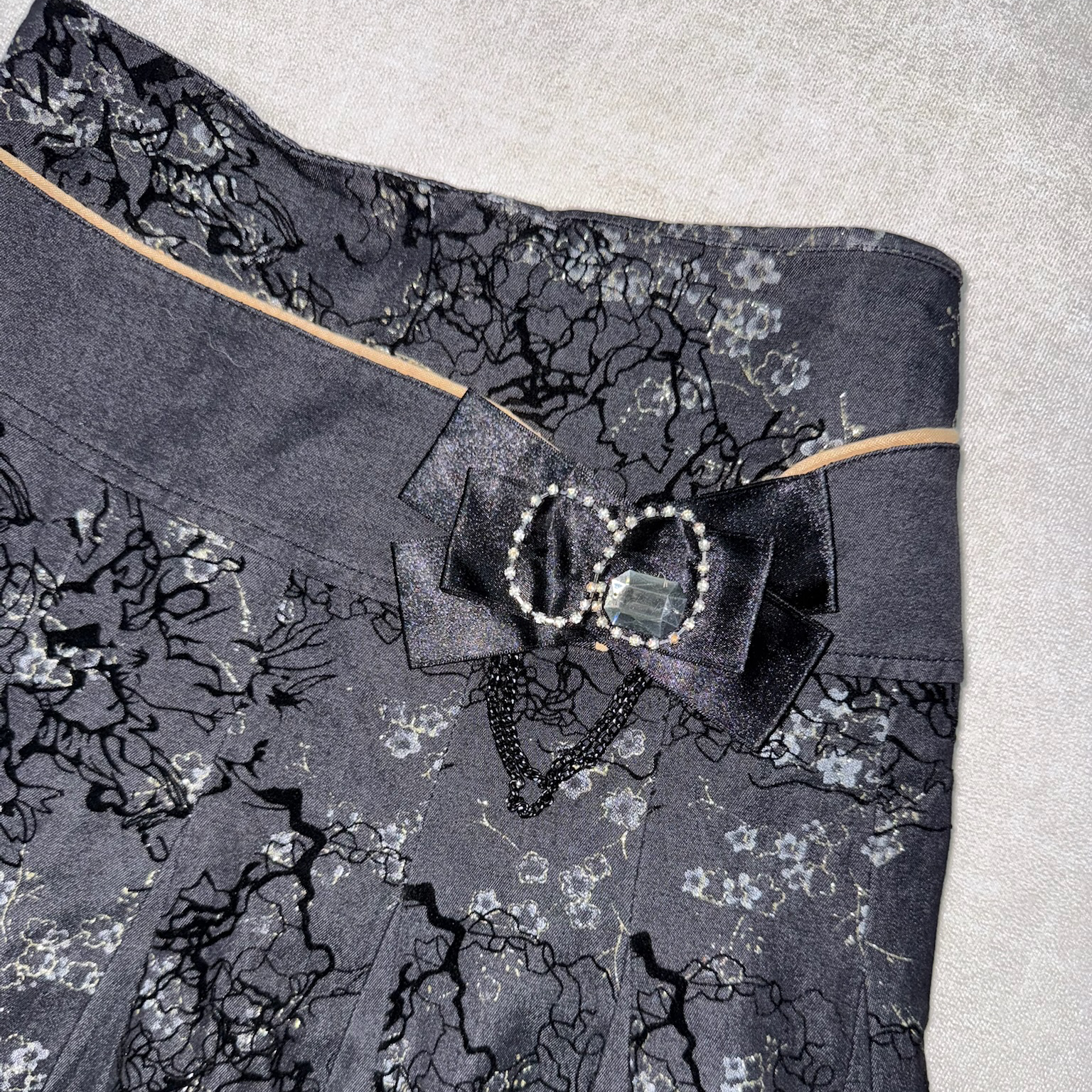 Elegant Black Midi Skirt with Bow Detail