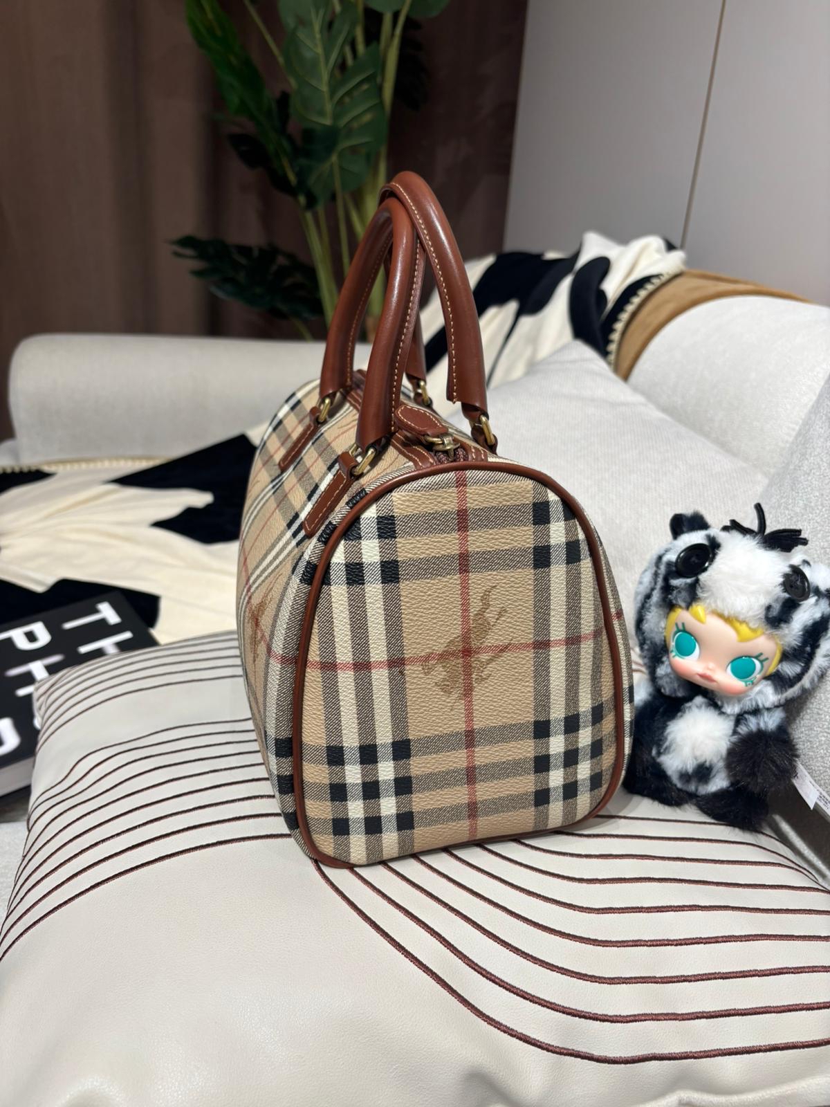 Burberry Boston bag ,100%Authentic ,95%new 