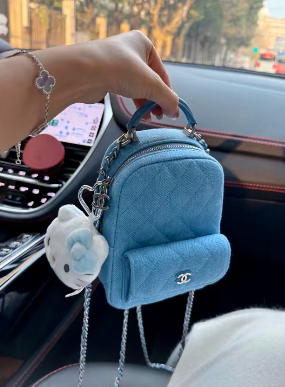 夏日必備Tiffany Blue Chanel 24C mini backpack