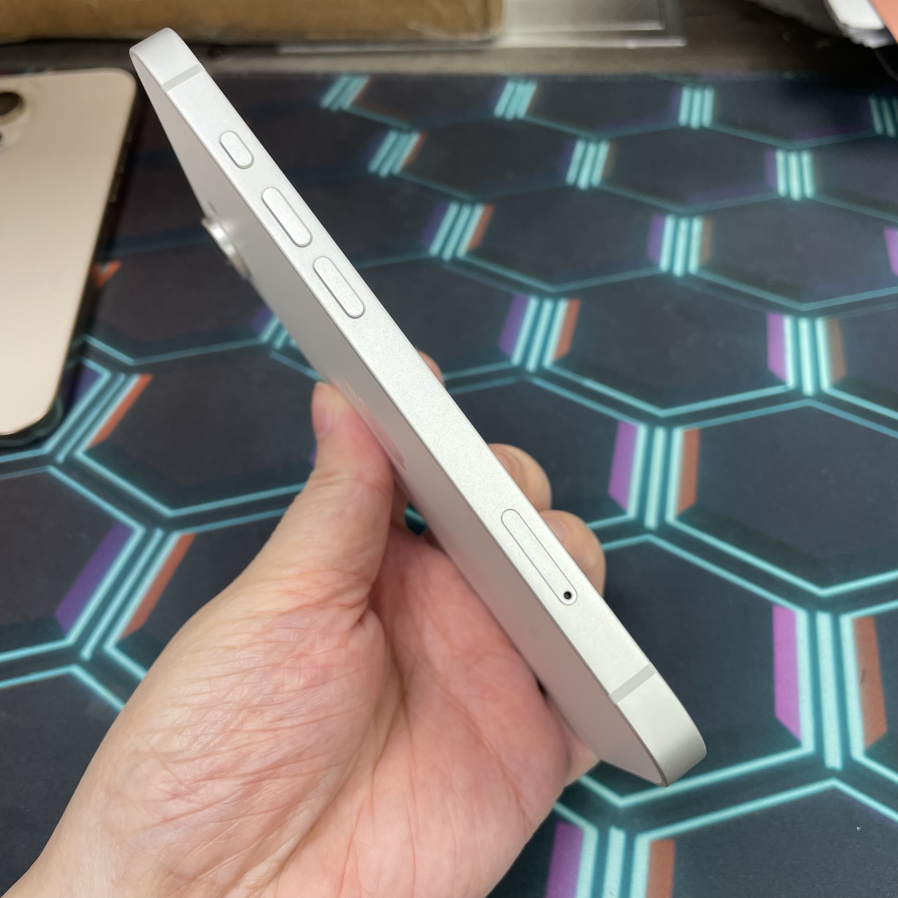 *8338 16e 完美機 256GB 電100 白色 white