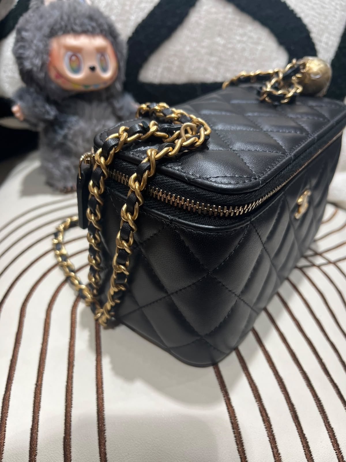 未使用品 Chanel Vanity With Pearl Crush 金球長盒子100%Authentic, Unused全新未使用品✅晶片✅Dust bag✅Box