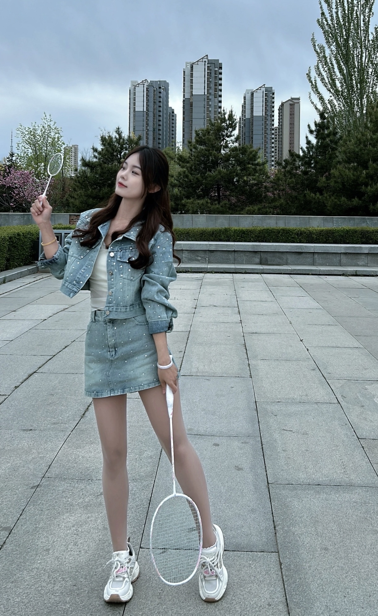 J10004钉珠牛仔短裙