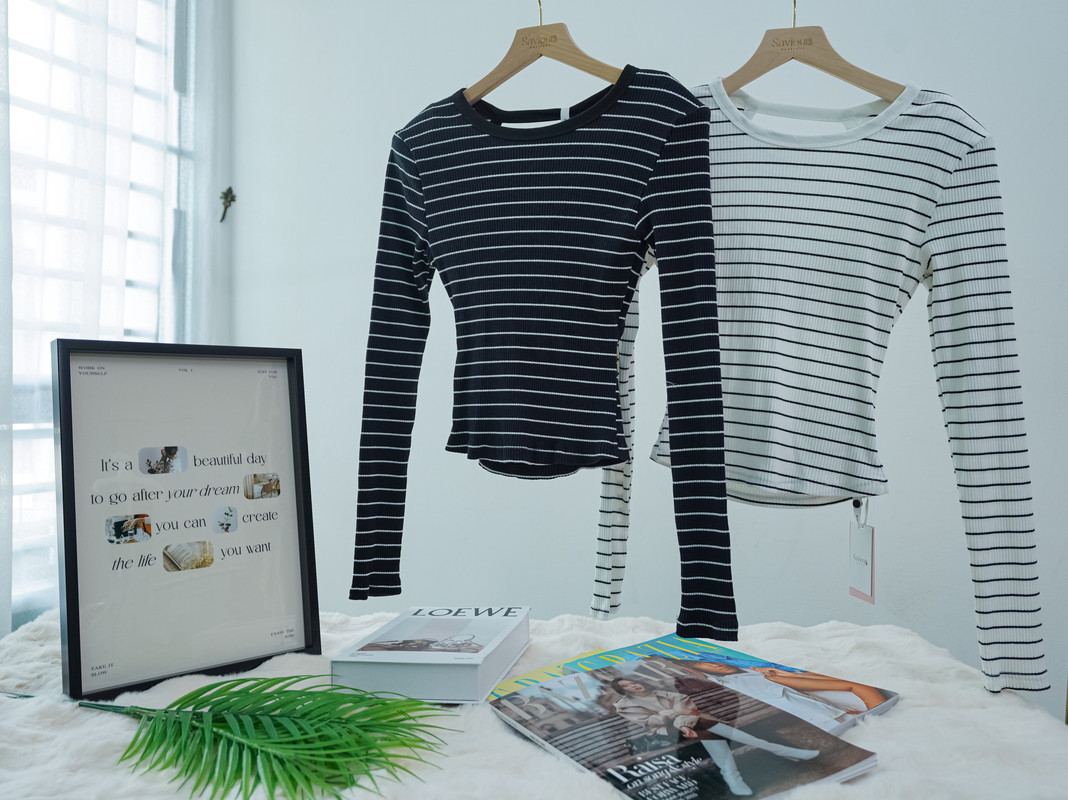 Back Double Cut-Out Striped Slim-Fit Long Sleeve Top ‖ 背部双镂空条纹修身长袖上衣 KR013138903