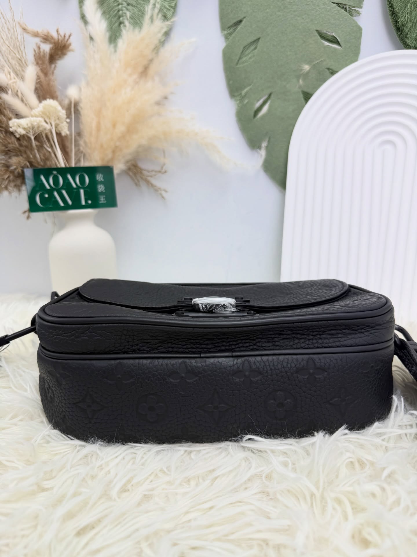 Lv👜 PRE OWNED 🛍️黑色真皮壓紋郵差包 晶片款 🖤