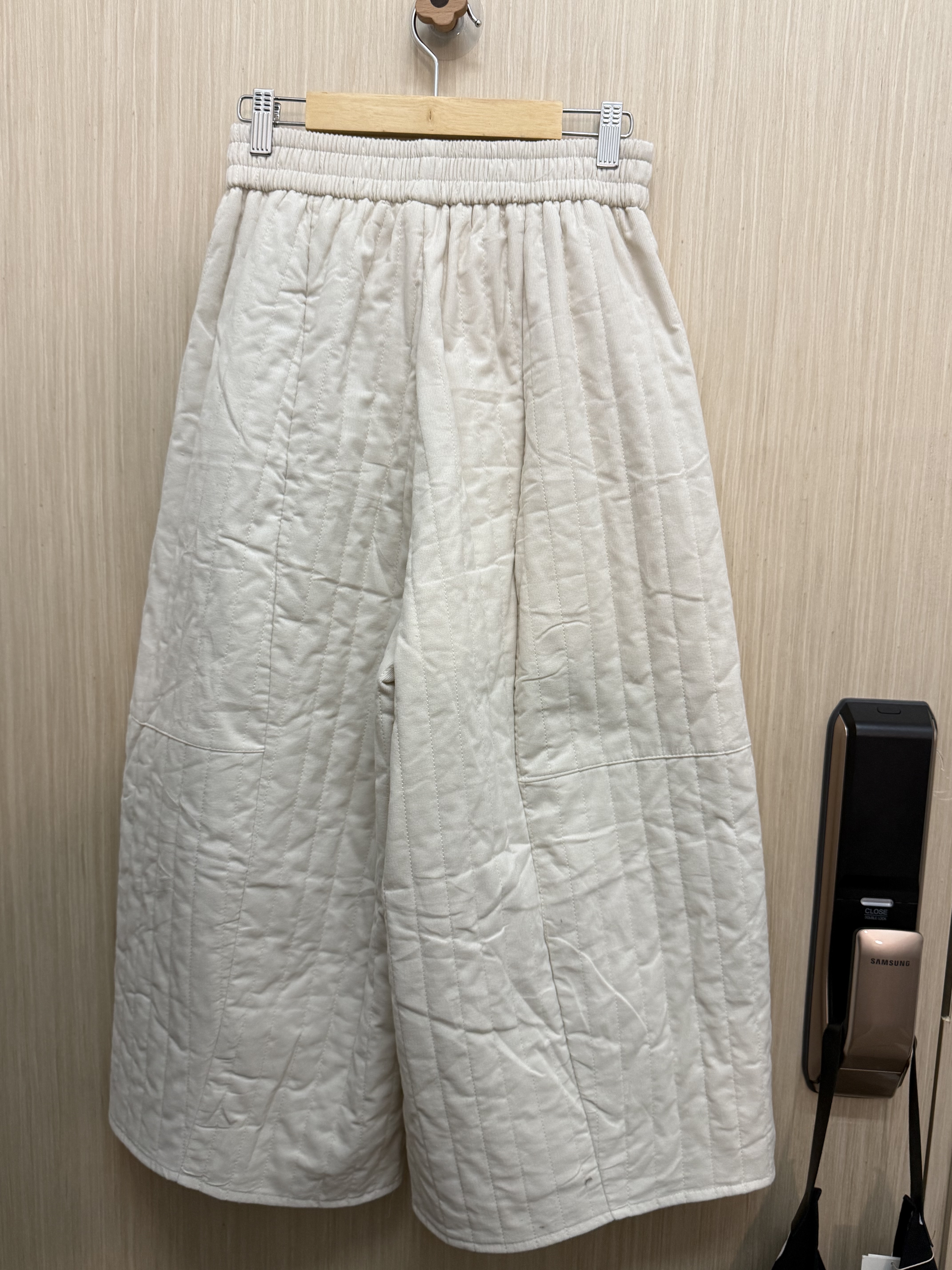 薄燈芯絨直紋裙褲