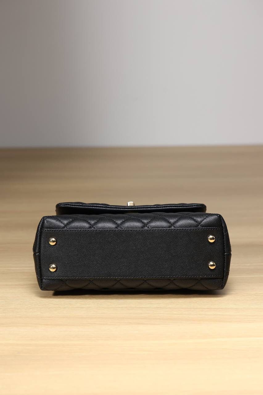 Coco Handle小号黑荔枝纹配黑手提出货！❤️‍🔥❤️‍🔥 真正的原厂货，zp级2480正品级品质，我们确保所有材料，五金，车线，油边都达到正品百分百的原材料✅ 尺寸:14 X 24 X 10cm