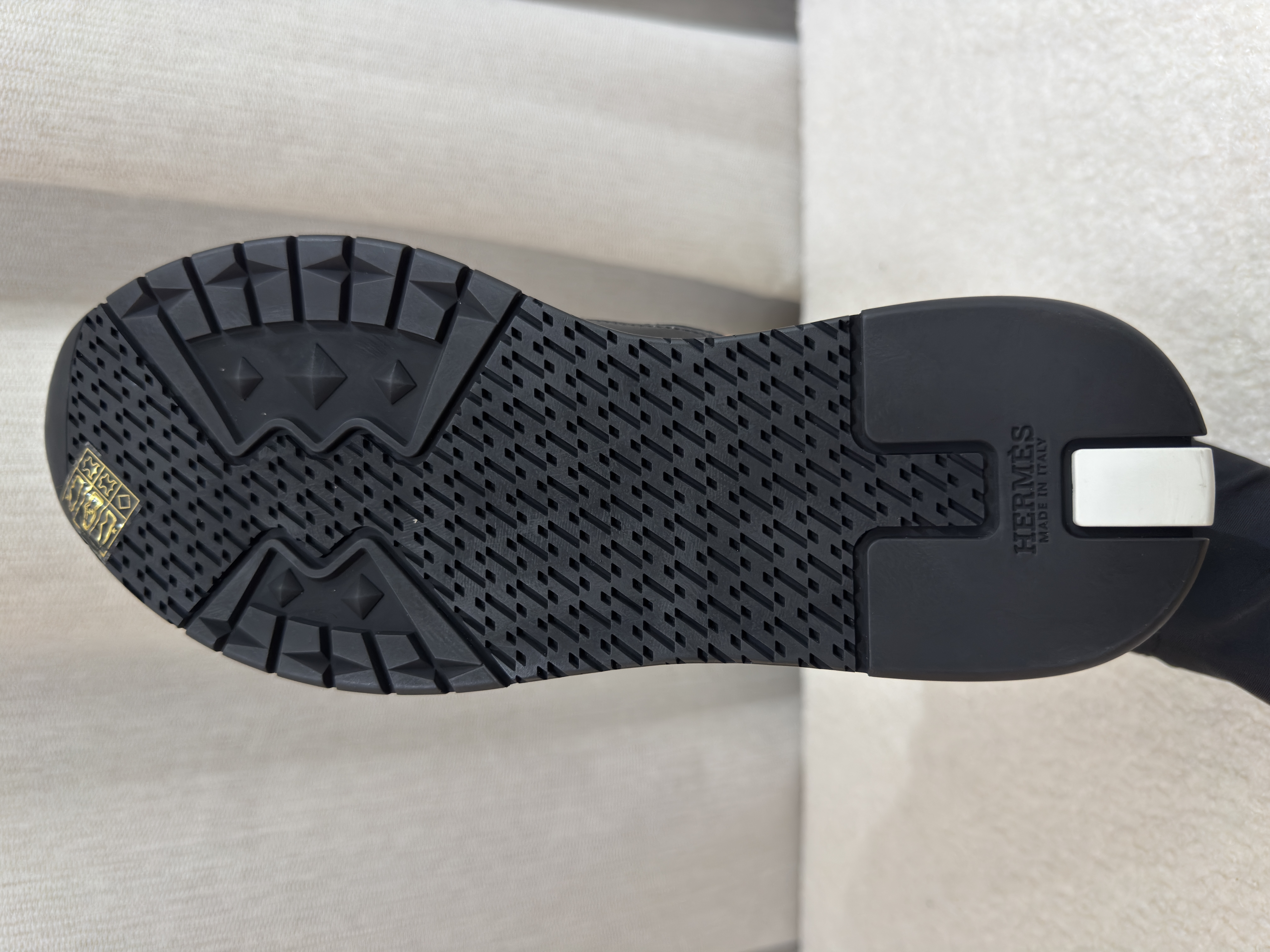 Pre-Owned HERMES Multicolor Trail Sneakers / Size 39 / Product Code : 26022134