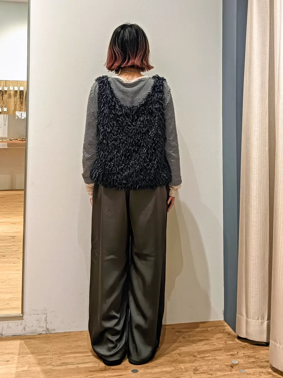 日本預購 V領羽毛背心