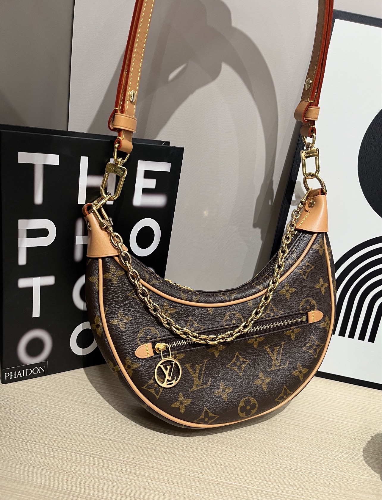 Lv loop hobo monogram M81098 ,100%Authentic, 98%new ✅Dust bag✅Box