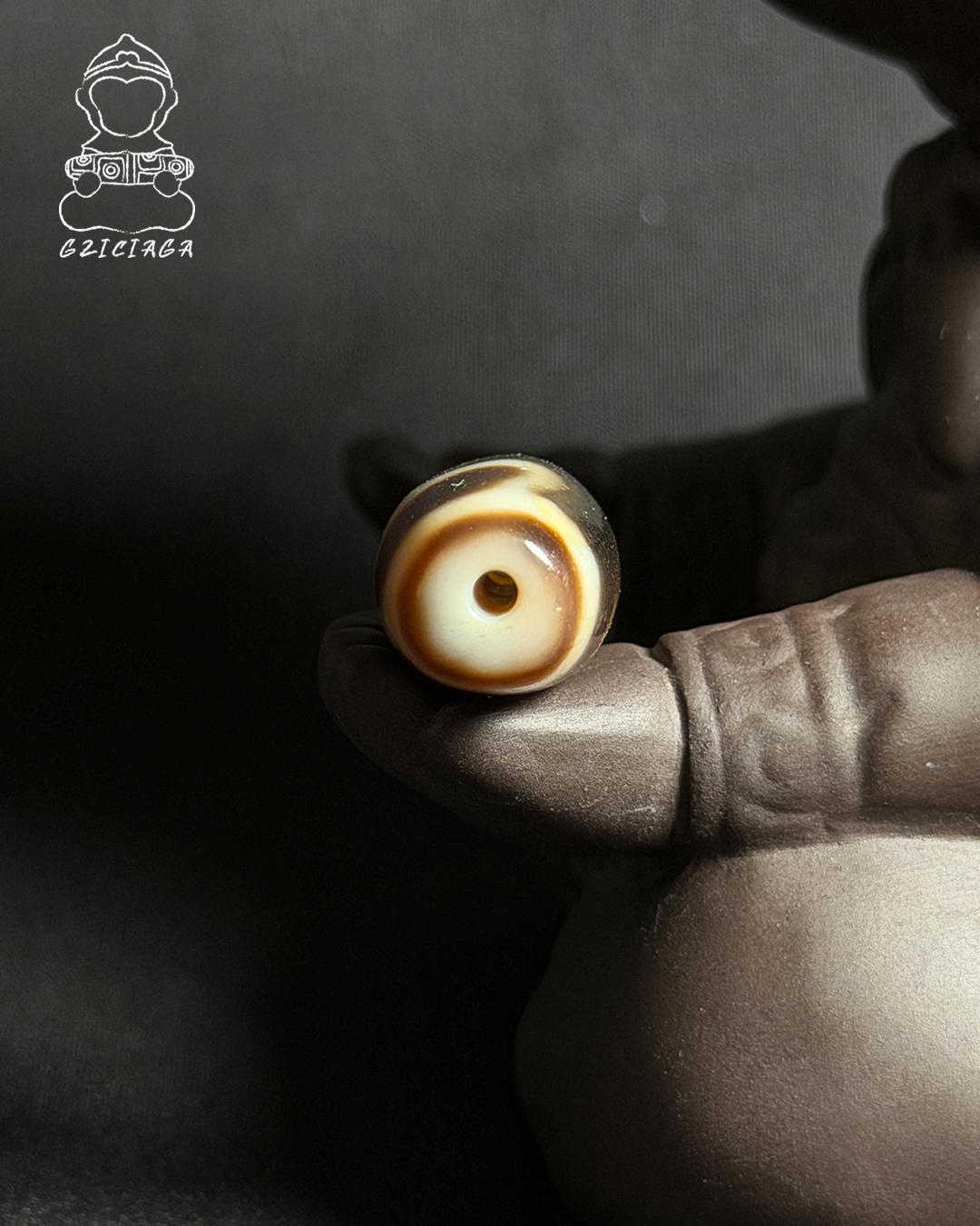 西藏至純寶瓶天珠