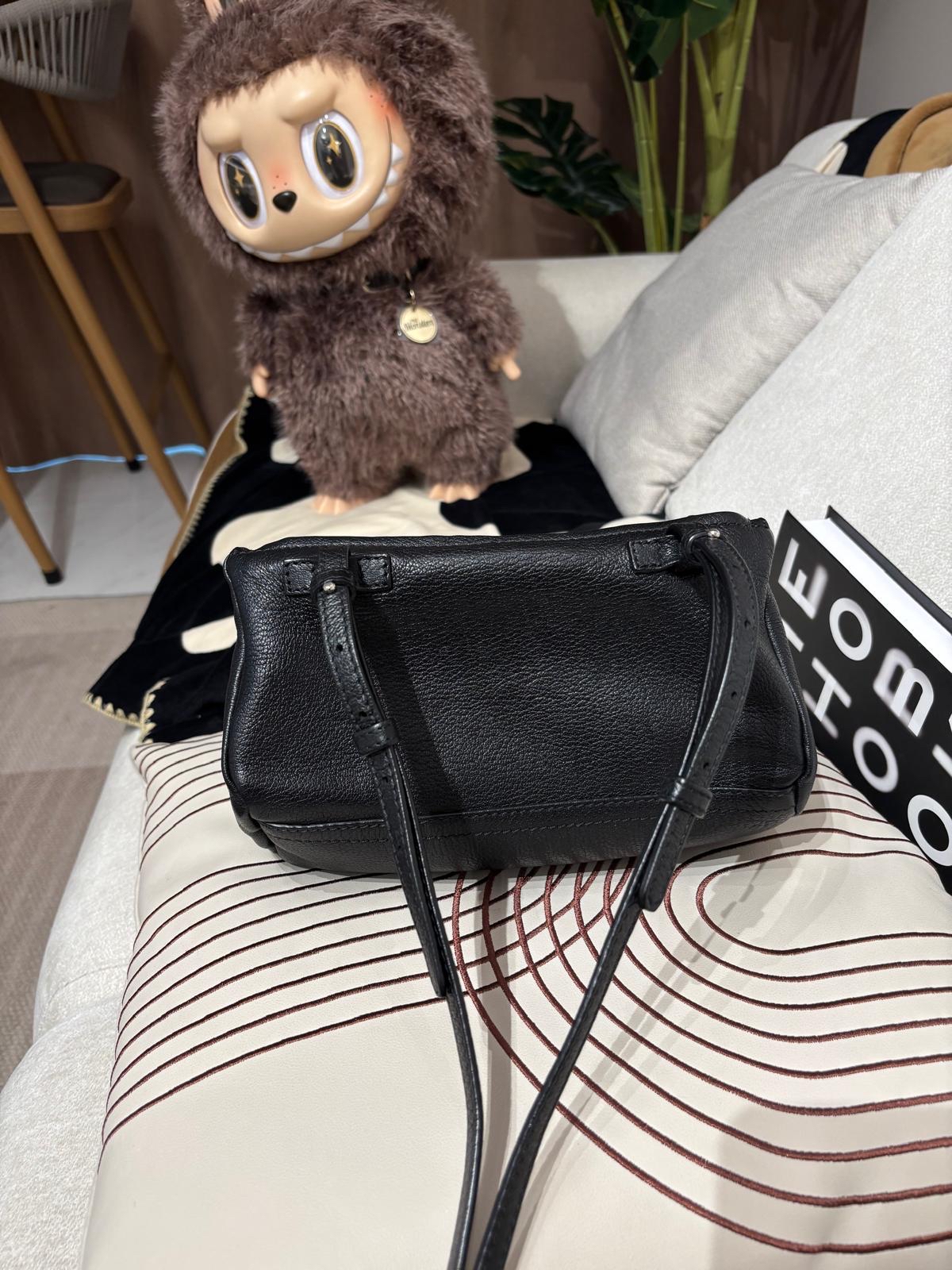 Givenchy Pandora Mini Crossbody Bag 黑色,100%Authentic,98%new