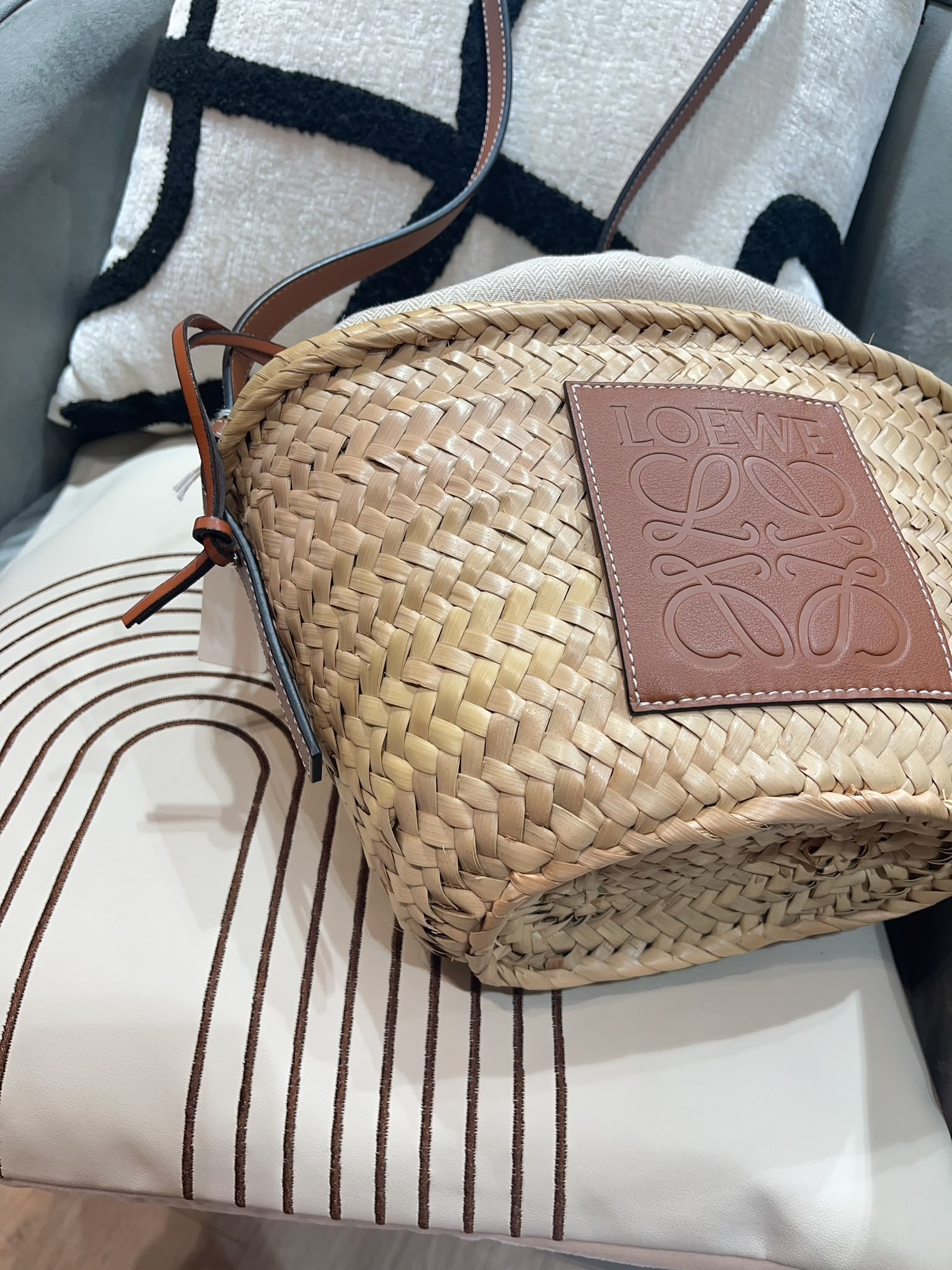 Loewe RAFFIA shoulder bag 斜孭袋 100%Authentic ,98%new ✅dust bag 