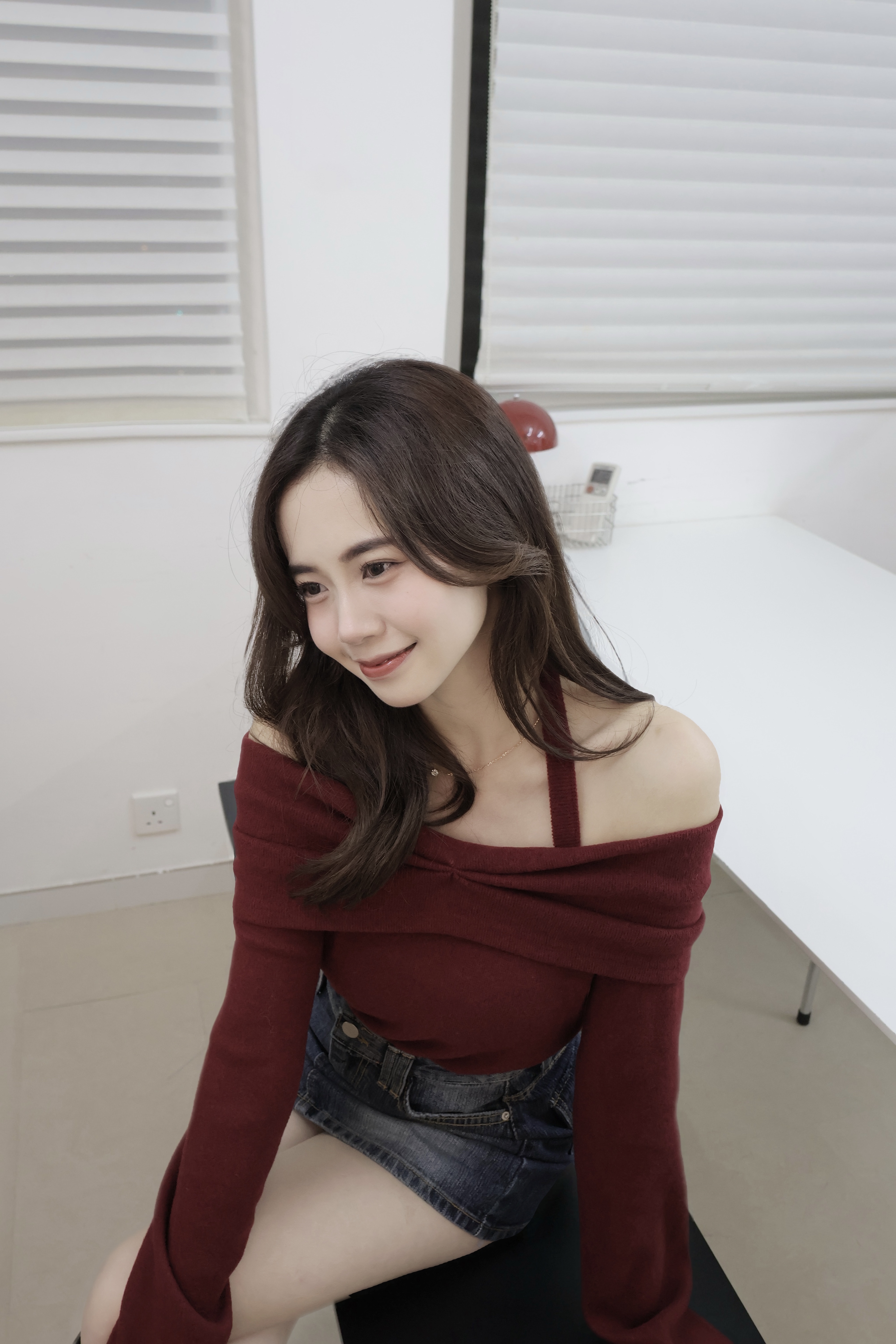 【 熱賣超過200件🧧❣️棉花糖觸感！皺褶倒V露肩上衣❤️‍🩹】Mochi Crinkled Off Shoulder Top(四色入)