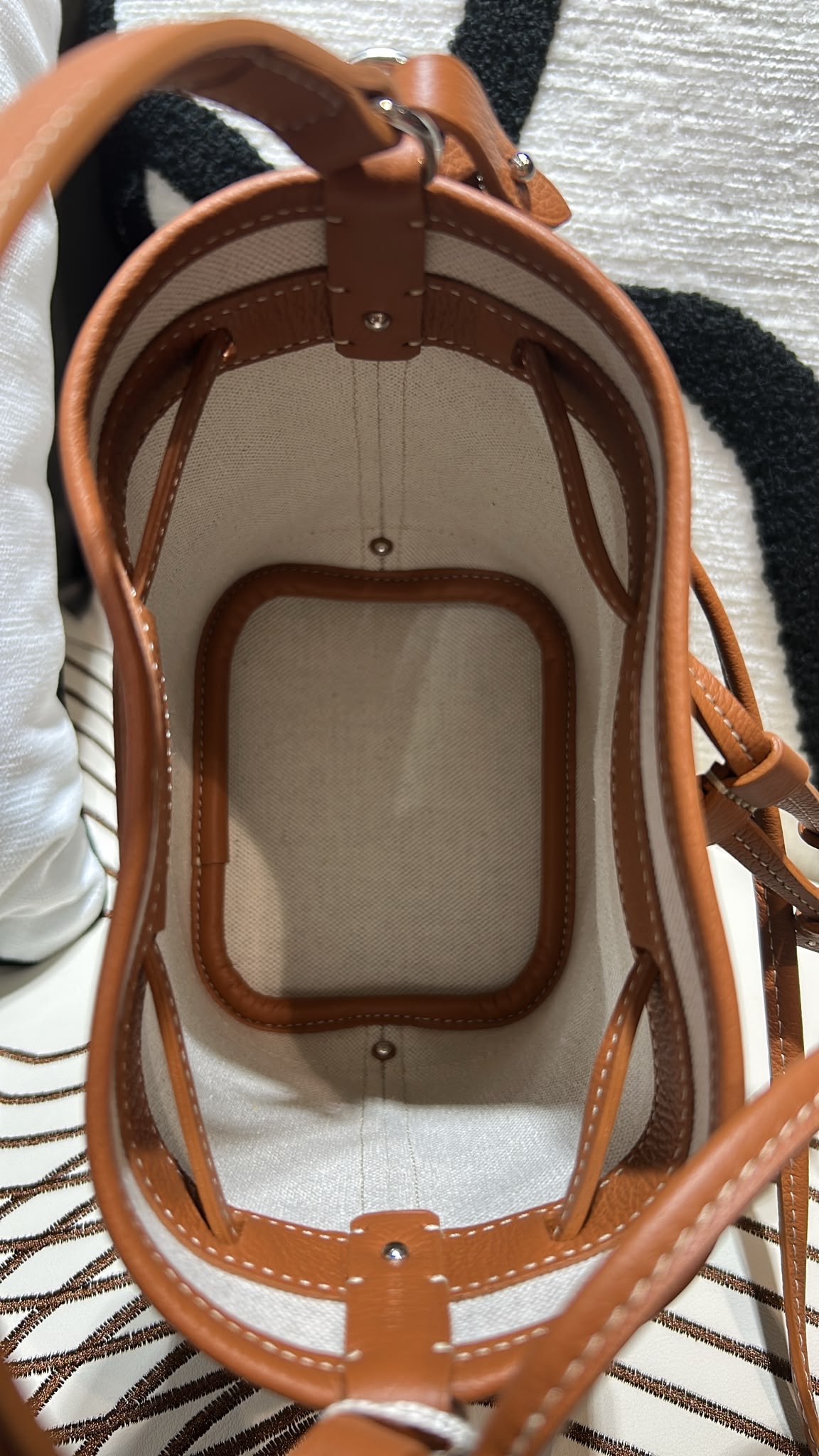 Goyard mini flot bucket bag 100%Authentic,全新未使用品  ✅收據✅dust bag✅tap