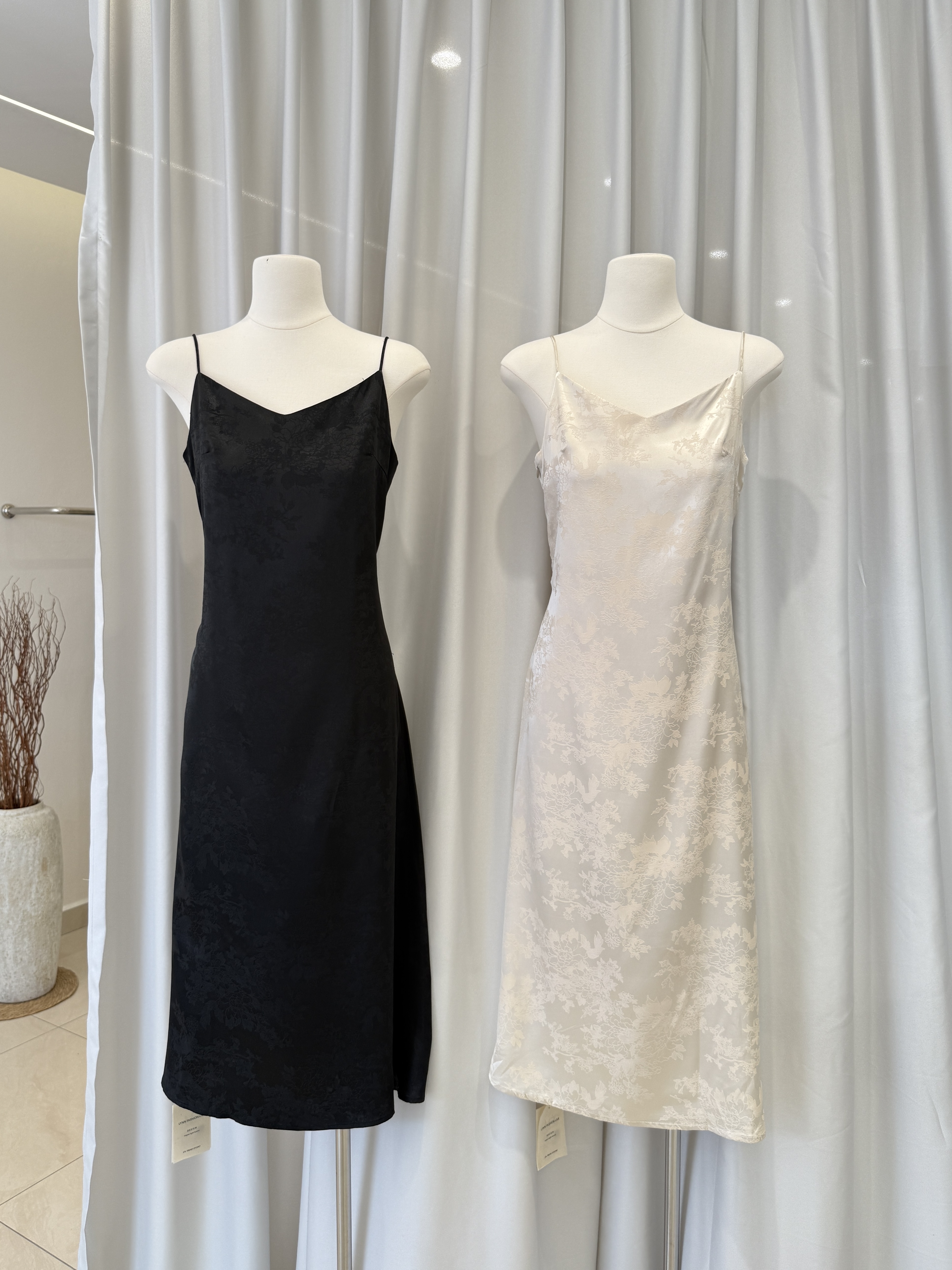 6751 气质缎面提花吊带连衣裙