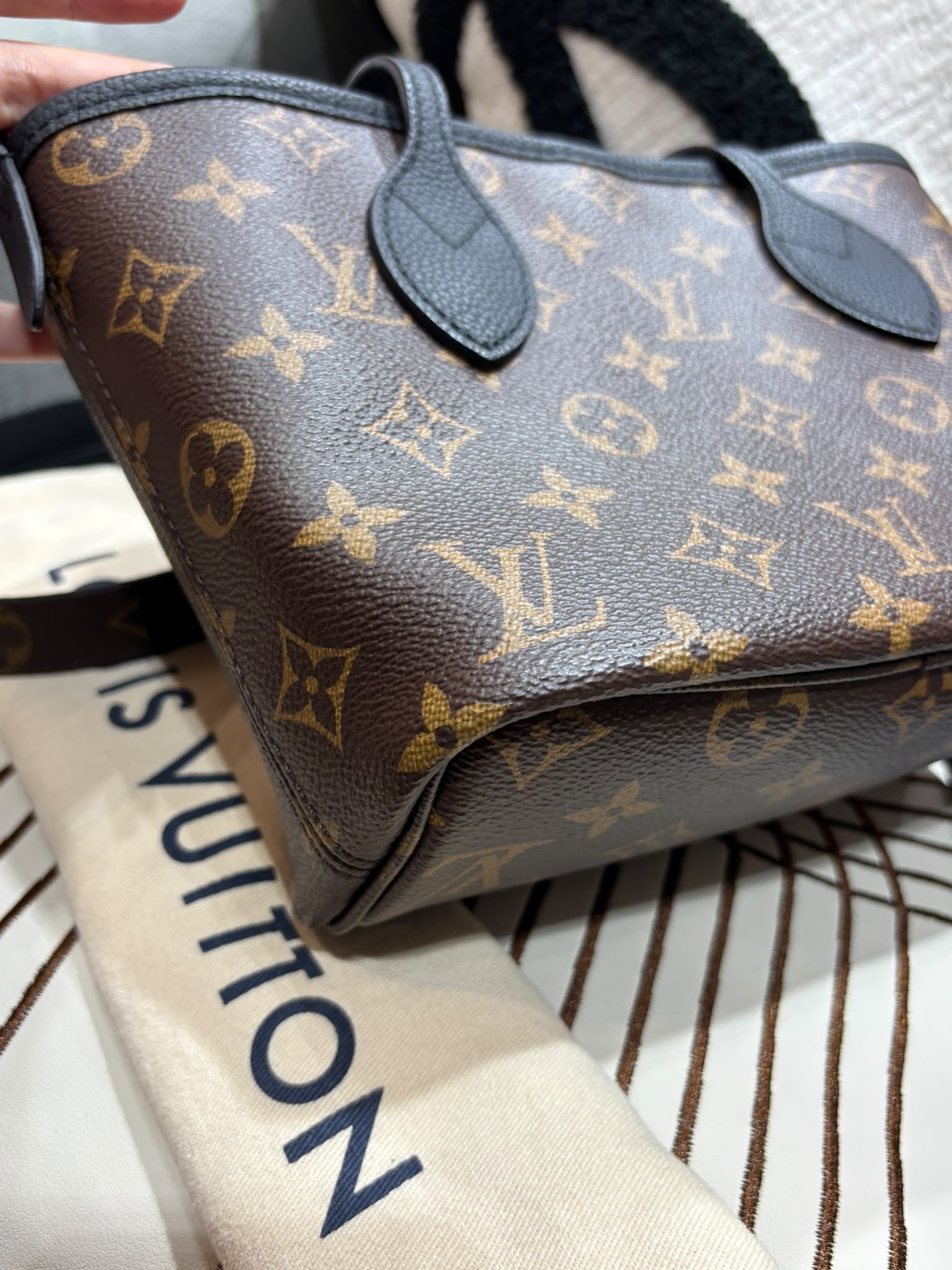 LV Neverfull Inside out bb leather100%Authentic, 99%New ✅pouch ✅Dust bag✅Box
