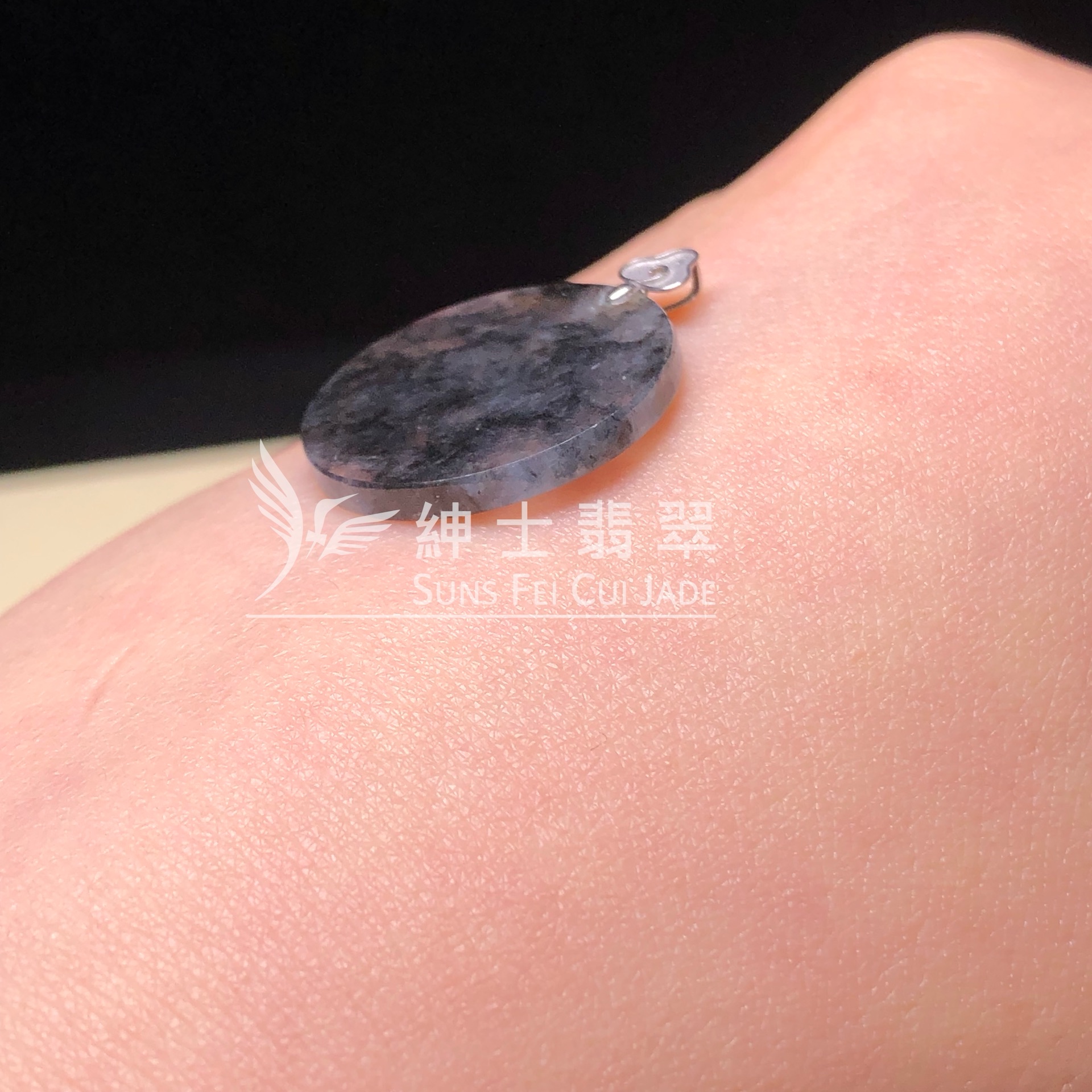 YK00825 冰烏雞圓牌連18k吊墜