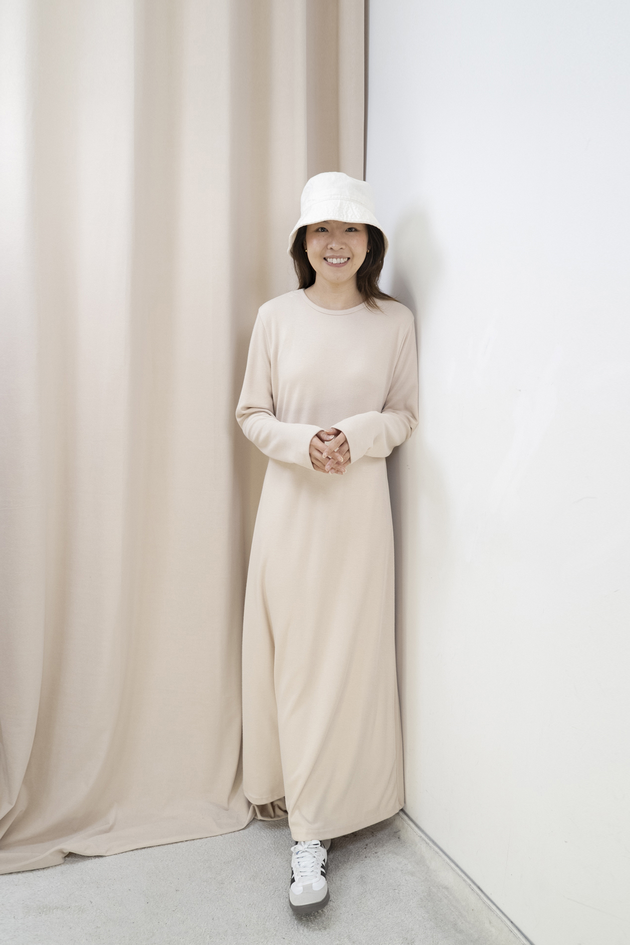 柔軟針織長版連身裙（杏色）