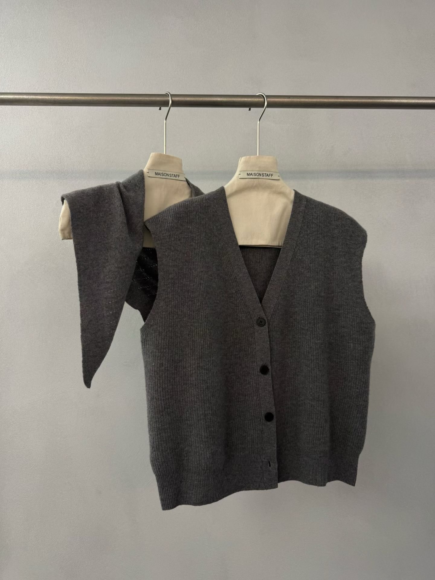 (2026FW) MAISONSTAFF - VEST  WITH SCARF