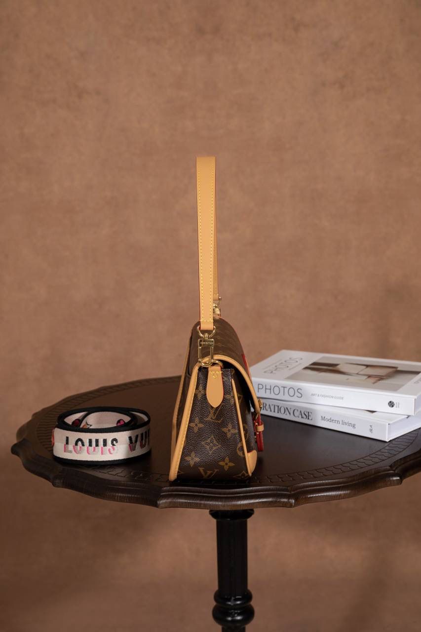 LV老花包💼😍 皮料采用意大利 A 级皮料，品质卓越。不管是是手感还是耐用性都堪称一流。五金精致，面料考究，手工精湛，油边细腻，每一个细节都彰显着 A 级出品的高标准。图片与产品一致，所见即所得哟🔥🔥 Size：25x15x19cm 细节真的很顶！ 渠道货的工艺一看就懂，从走线、五金到皮料和油边，全部都很细。 整体质感在线，拿在手上就知道做工不马虎，真的越看越爱😍