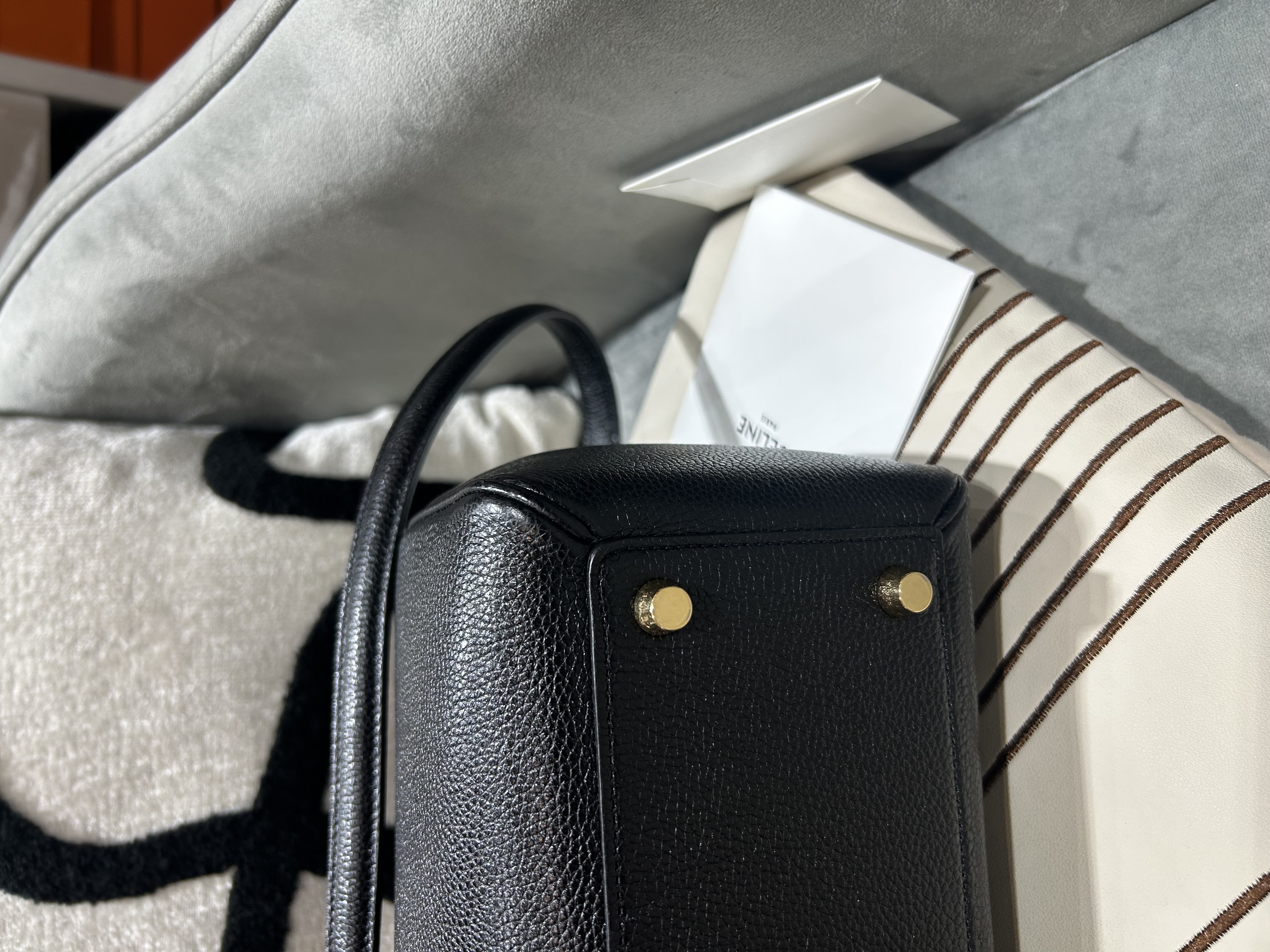 CELINE 16 Medium 2 way bag Black Calfskin黑色小牛皮16 中號兩用袋100%Authentic, 98%new ✅專門店收據✅防塵袋✅肩帶 