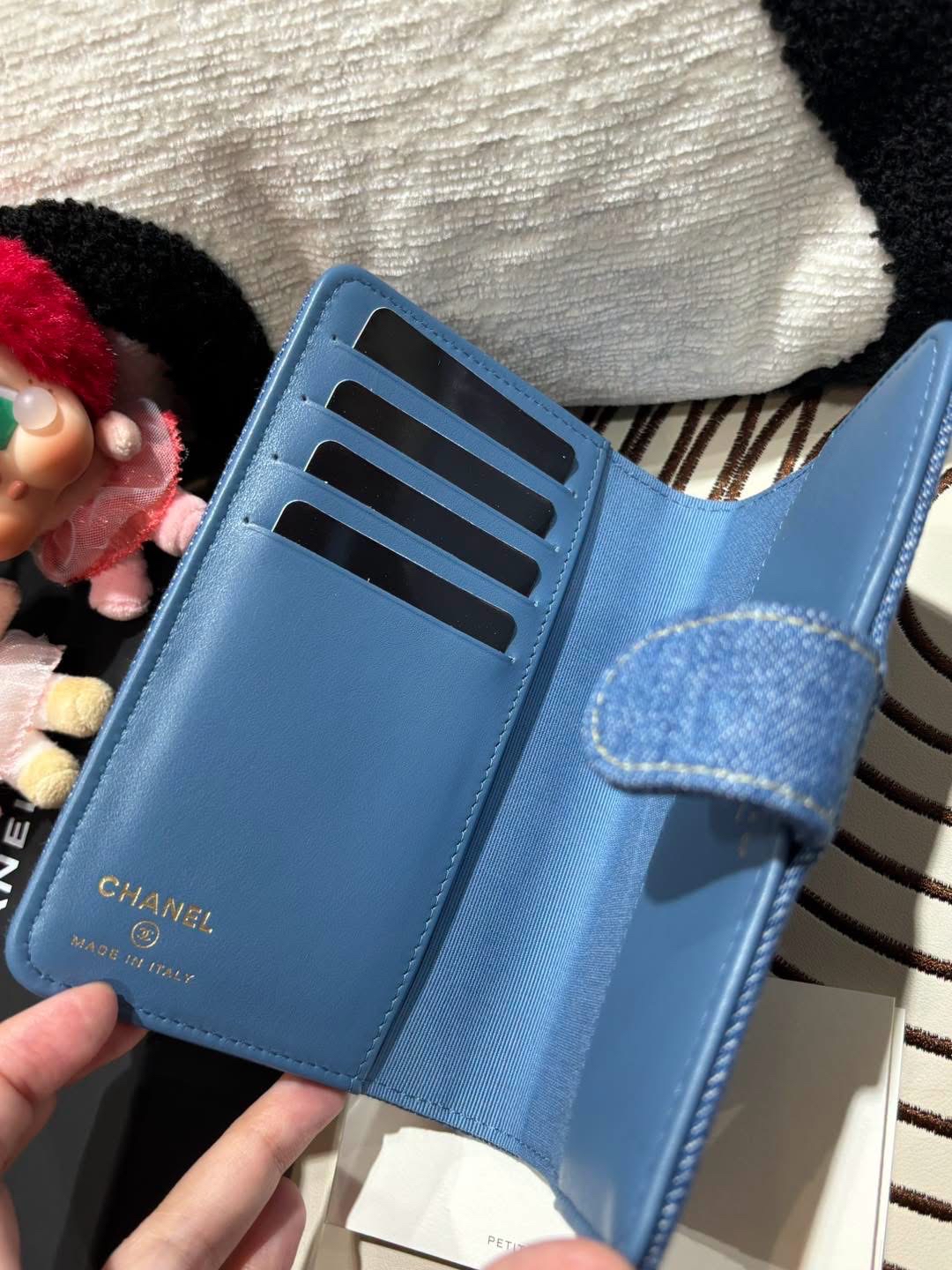 全新 CHANEL passport holder denim 26C 100%Authentic ,全新 unused✅box 