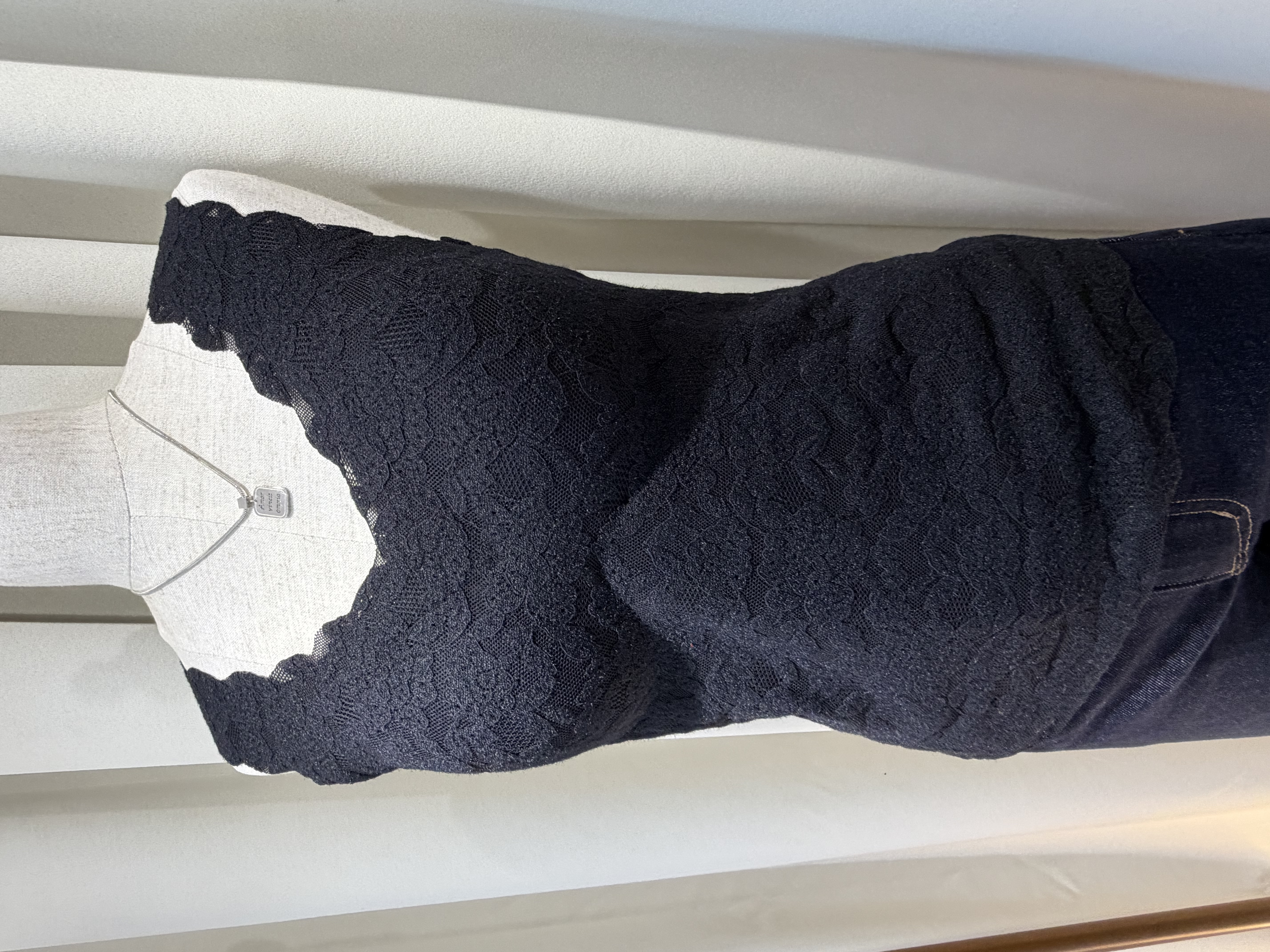 黑色蕾絲帶胸墊背心