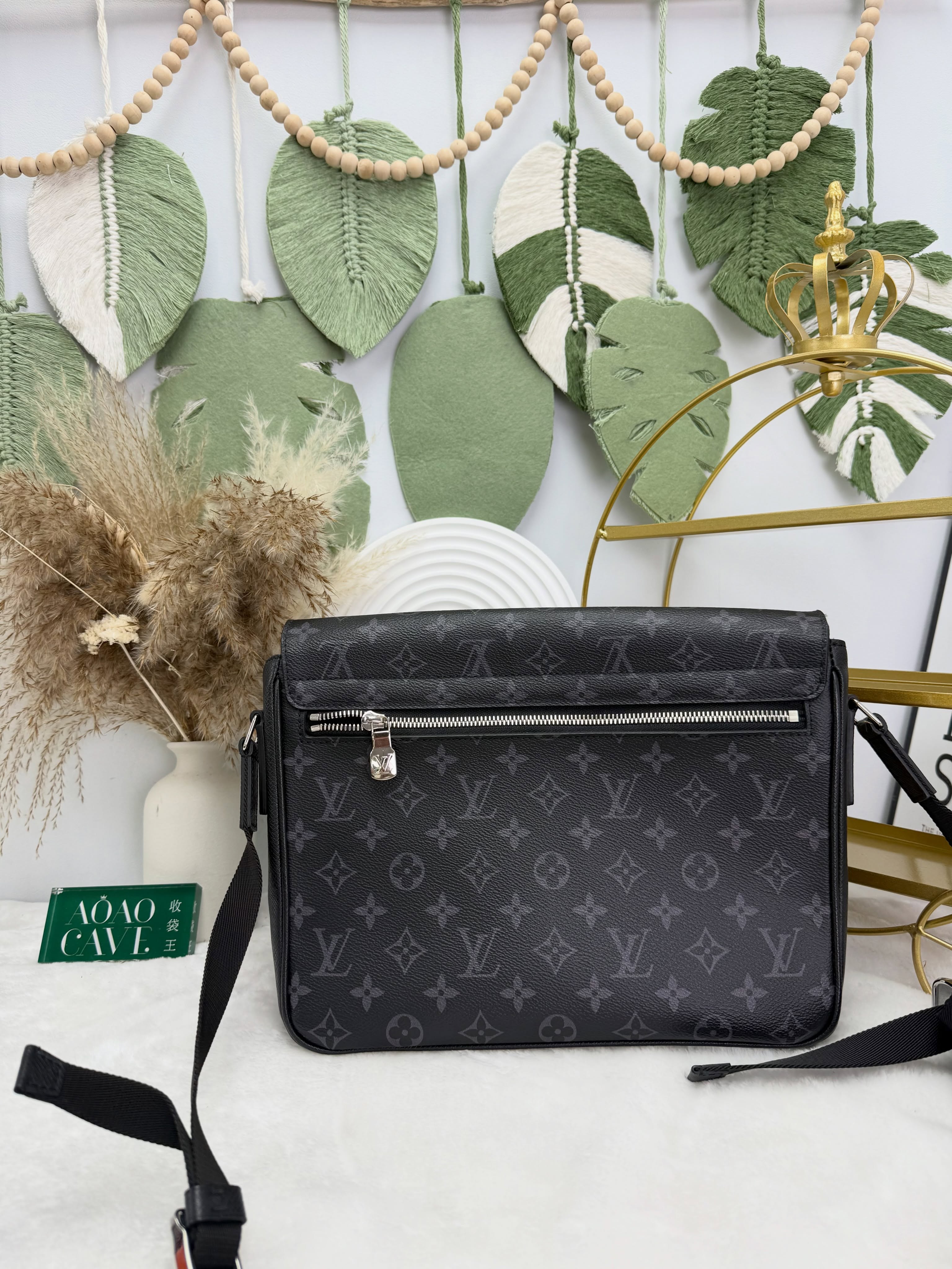 Lv👜 PRE OWNED 🛍️Taigarama黑花郵差包 🖤 