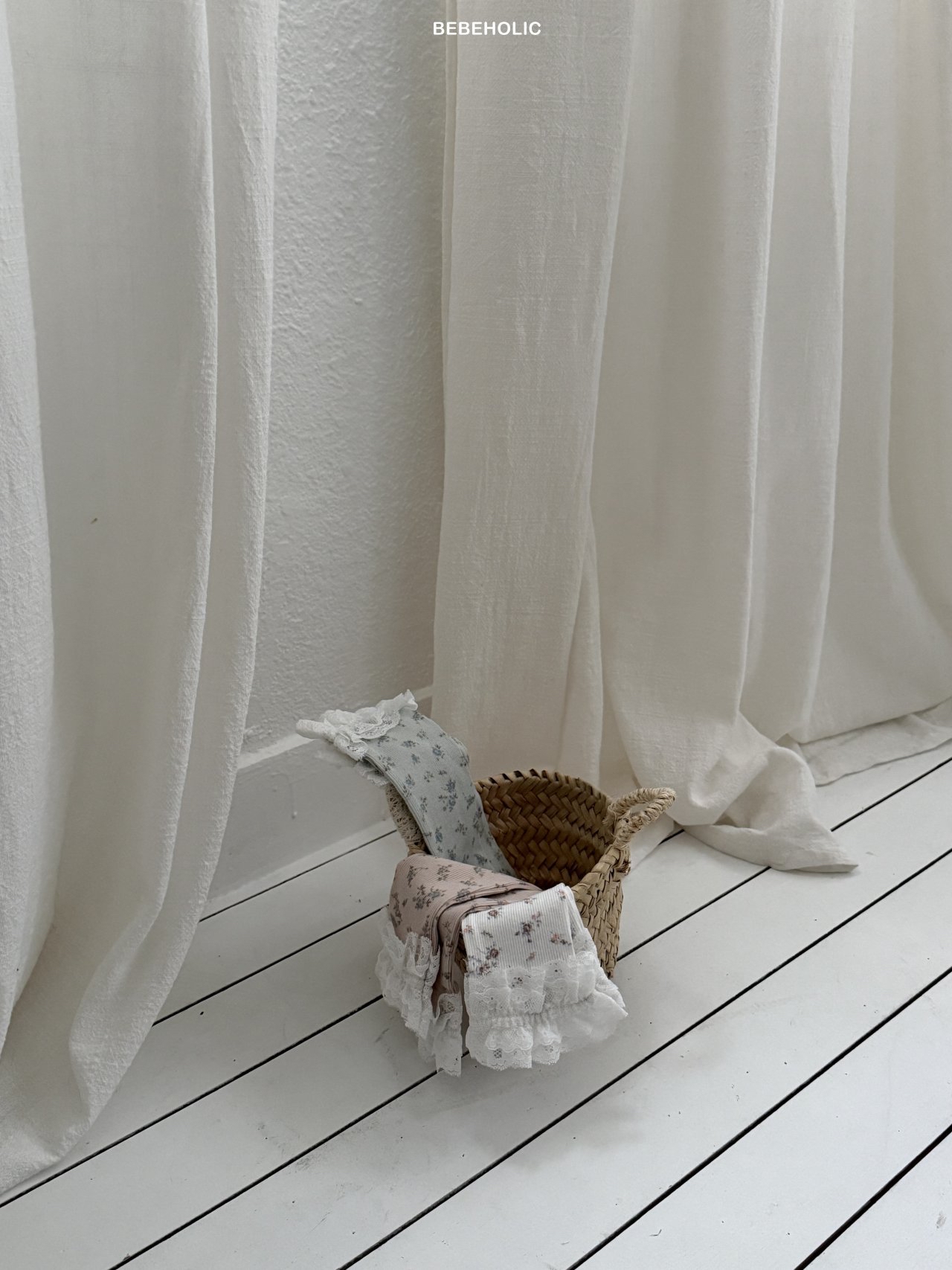 🌸預訂 韓國直送🌸🇰🇷BEBEHOLIC三色蕾絲碎花膝襪