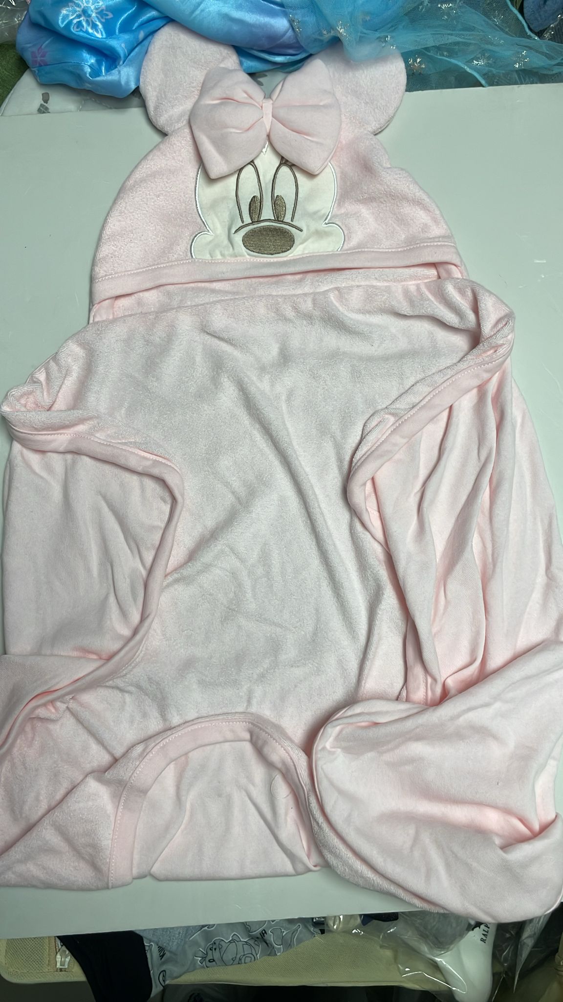 Minnie 浴巾或者可以當被仔70×100 cm左右（清貨不設儲貨 Box-J2)